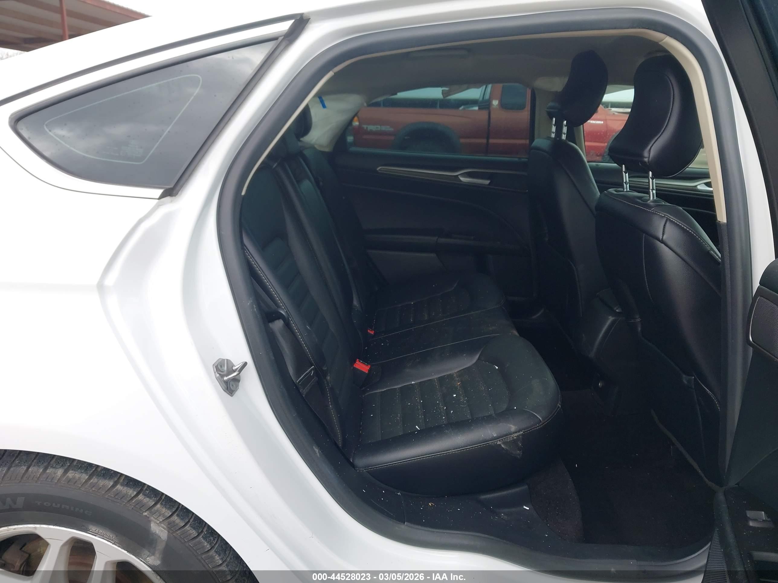 FORD FUSION image 8