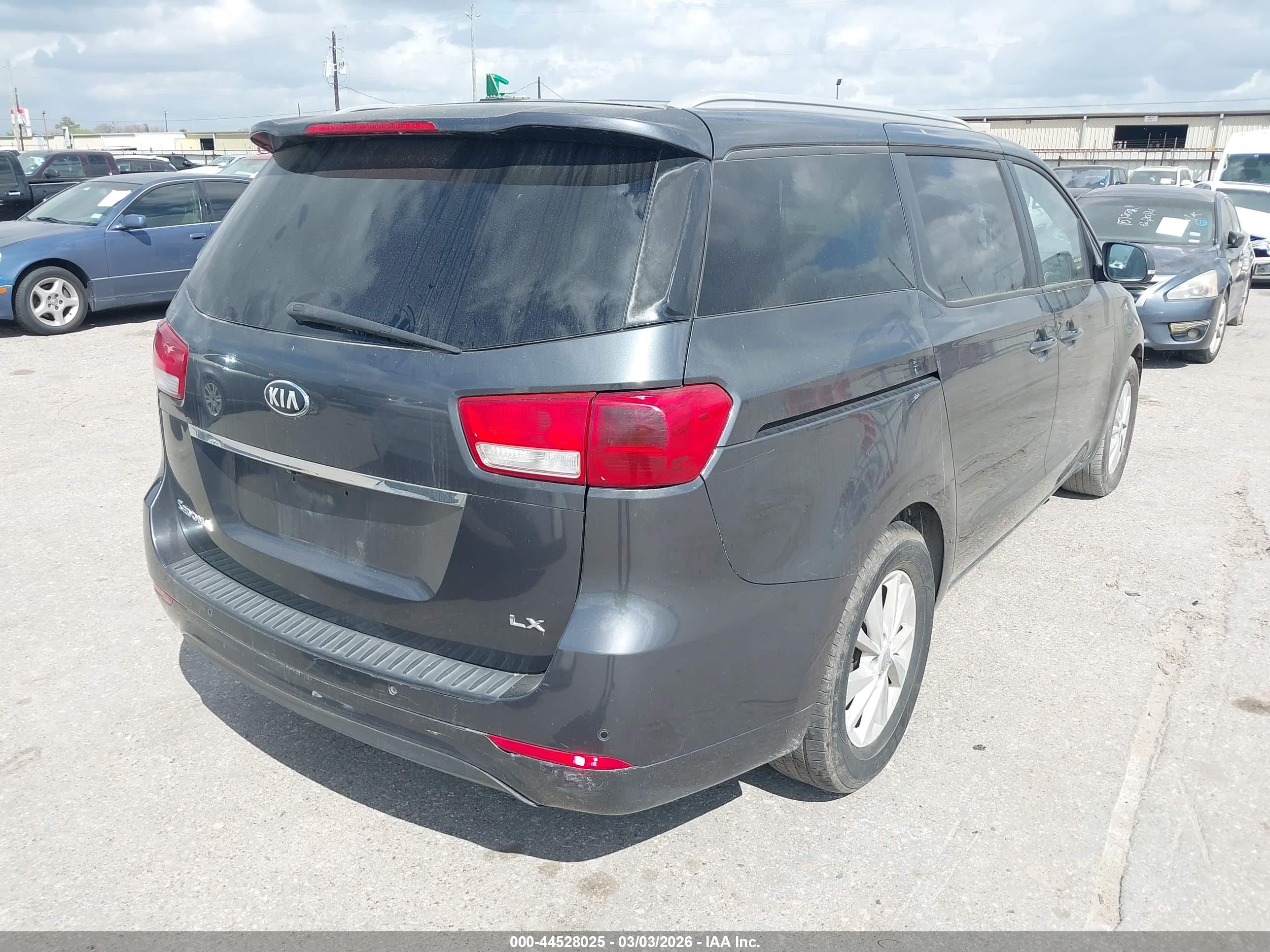 KIA SEDONA image 4
