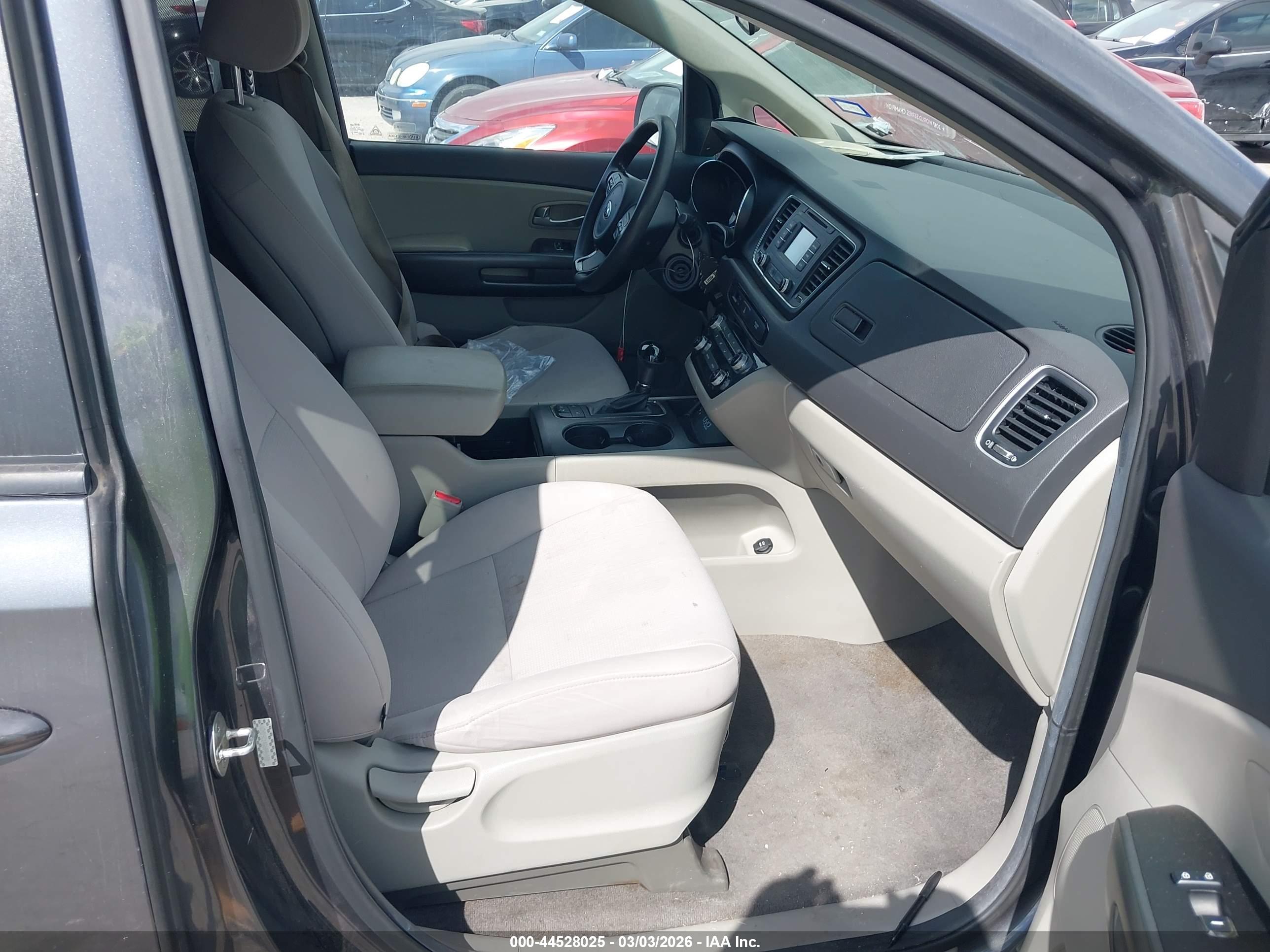 KIA SEDONA image 5