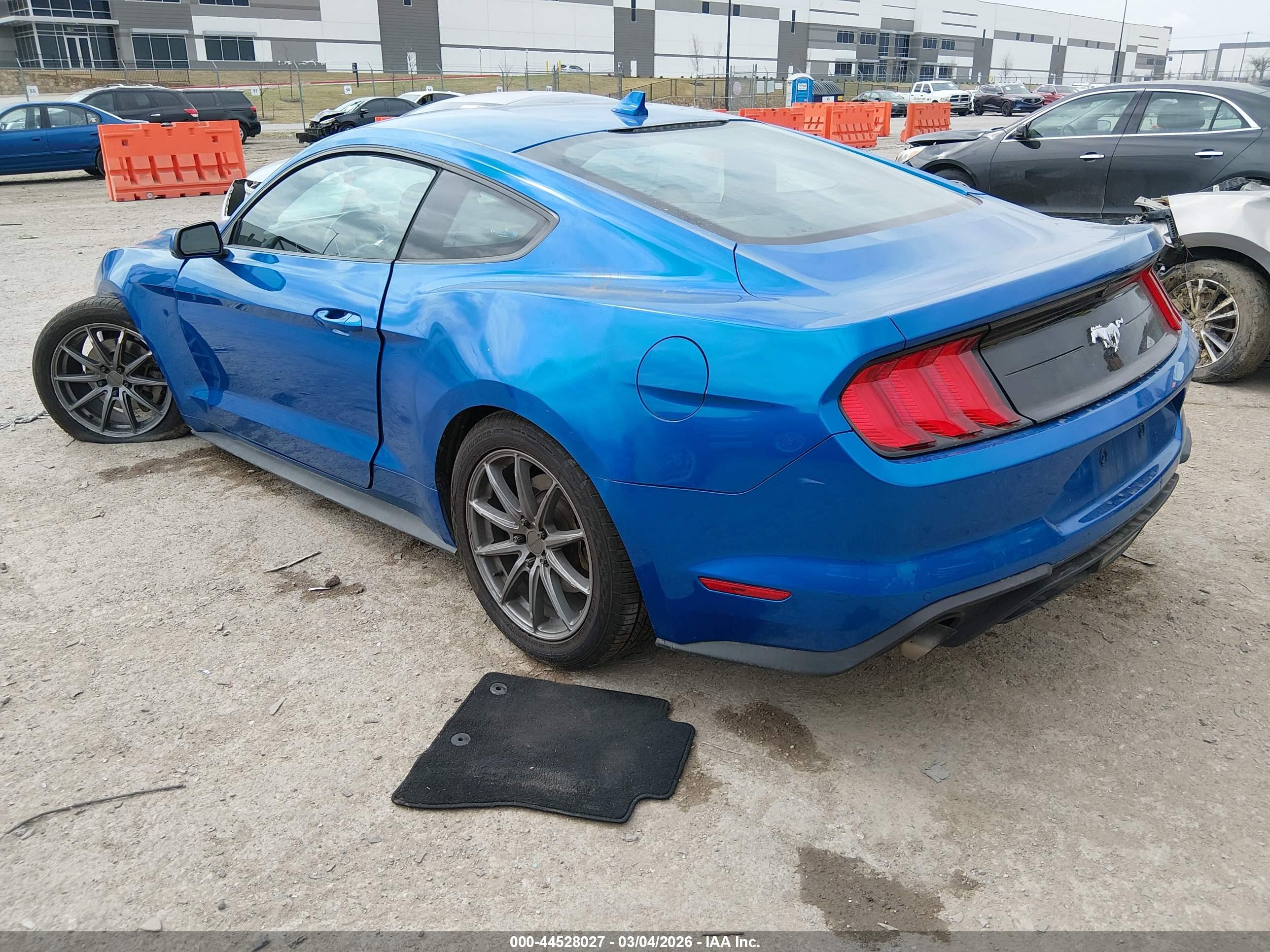 FORD MUSTANG image 3