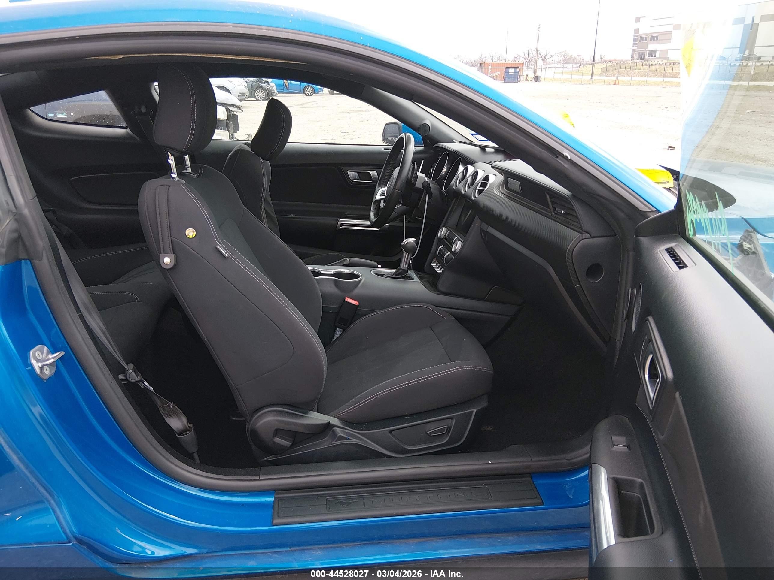 FORD MUSTANG image 5