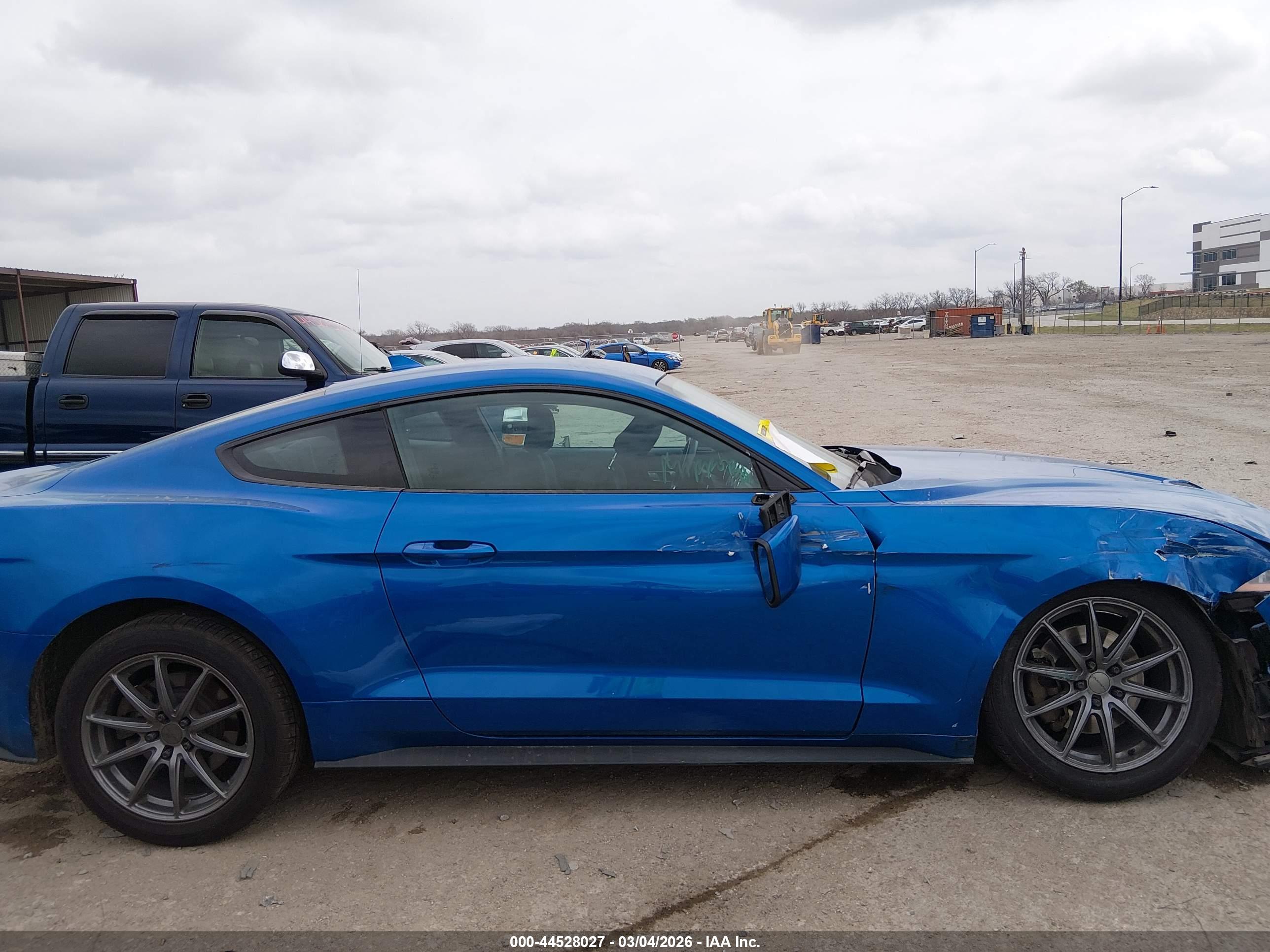 FORD MUSTANG image 6