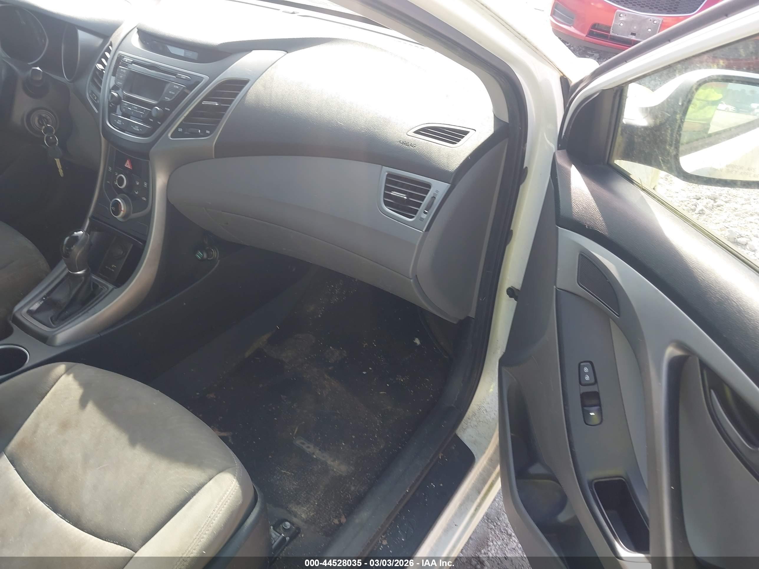 HYUNDAI ELANTRA image 5