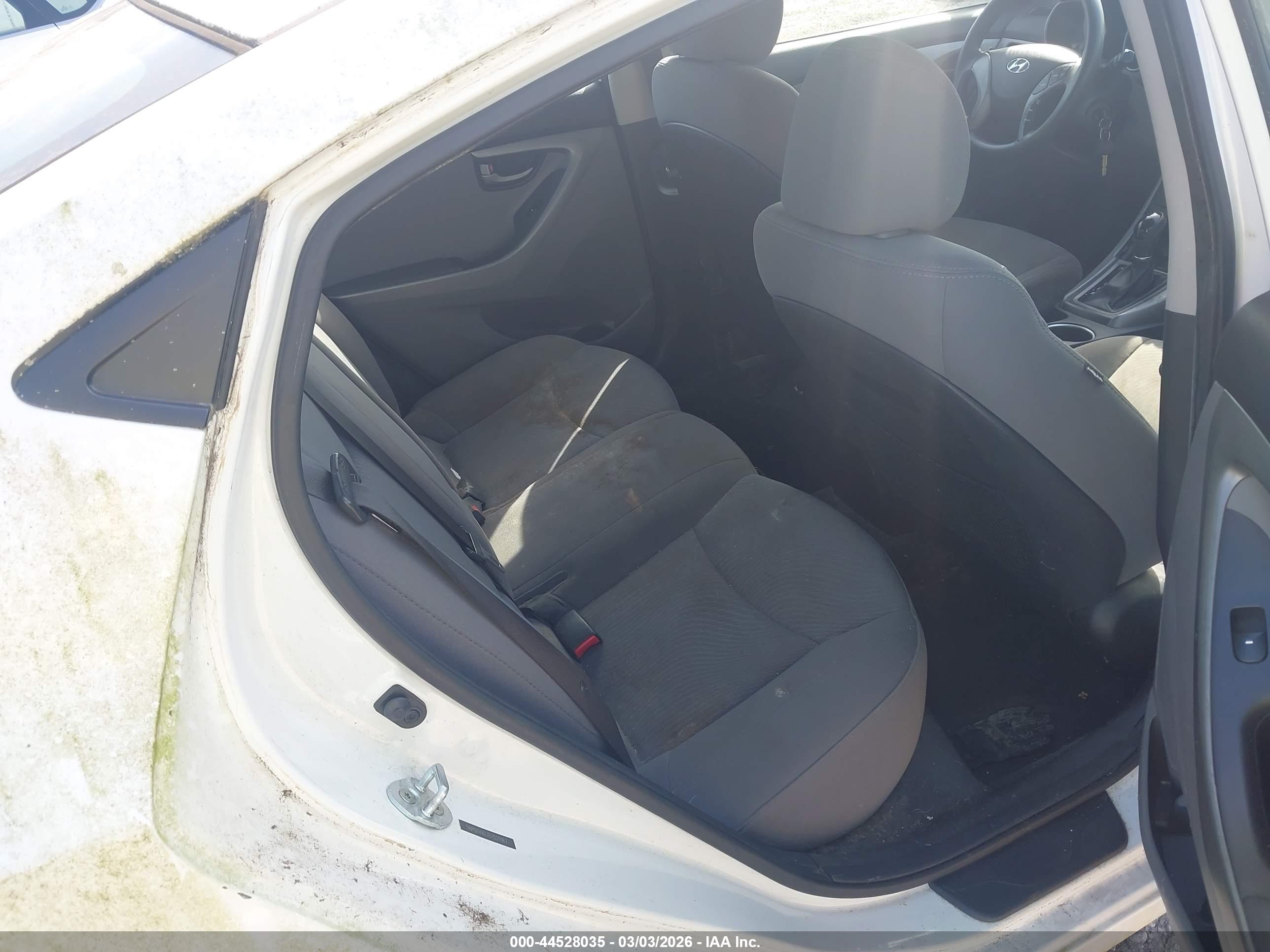 HYUNDAI ELANTRA image 8