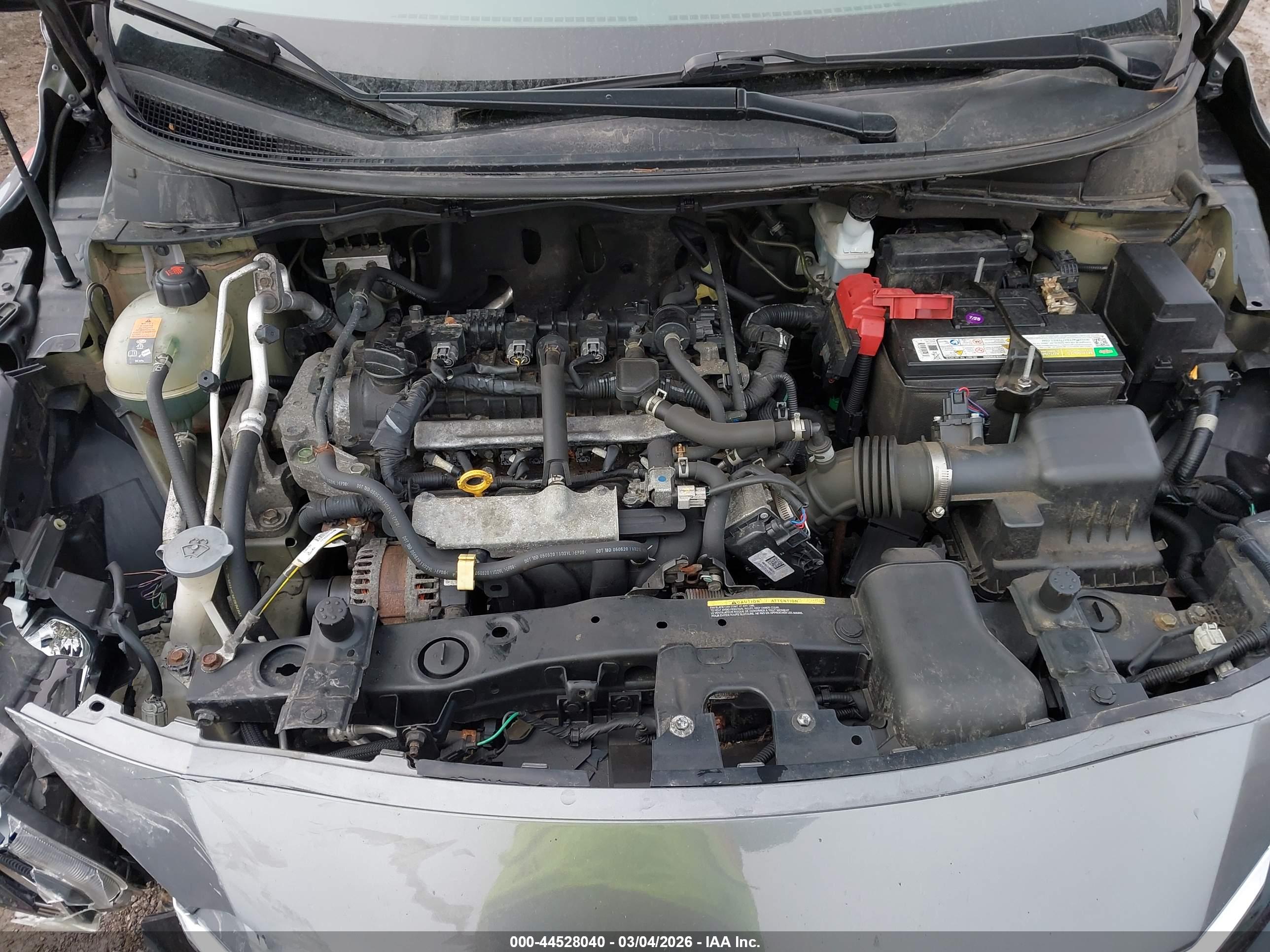 NISSAN VERSA image 10