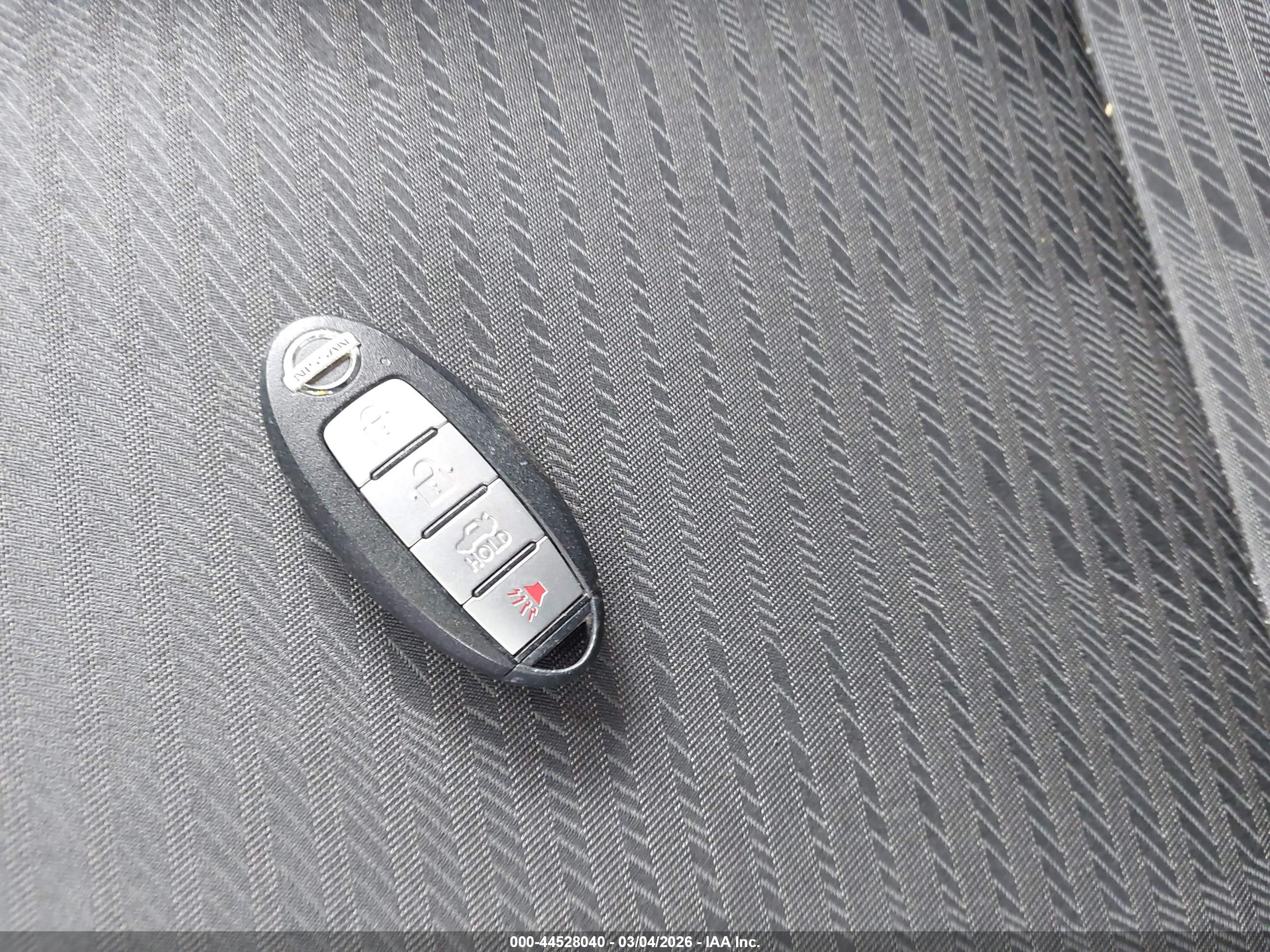 NISSAN VERSA image 11