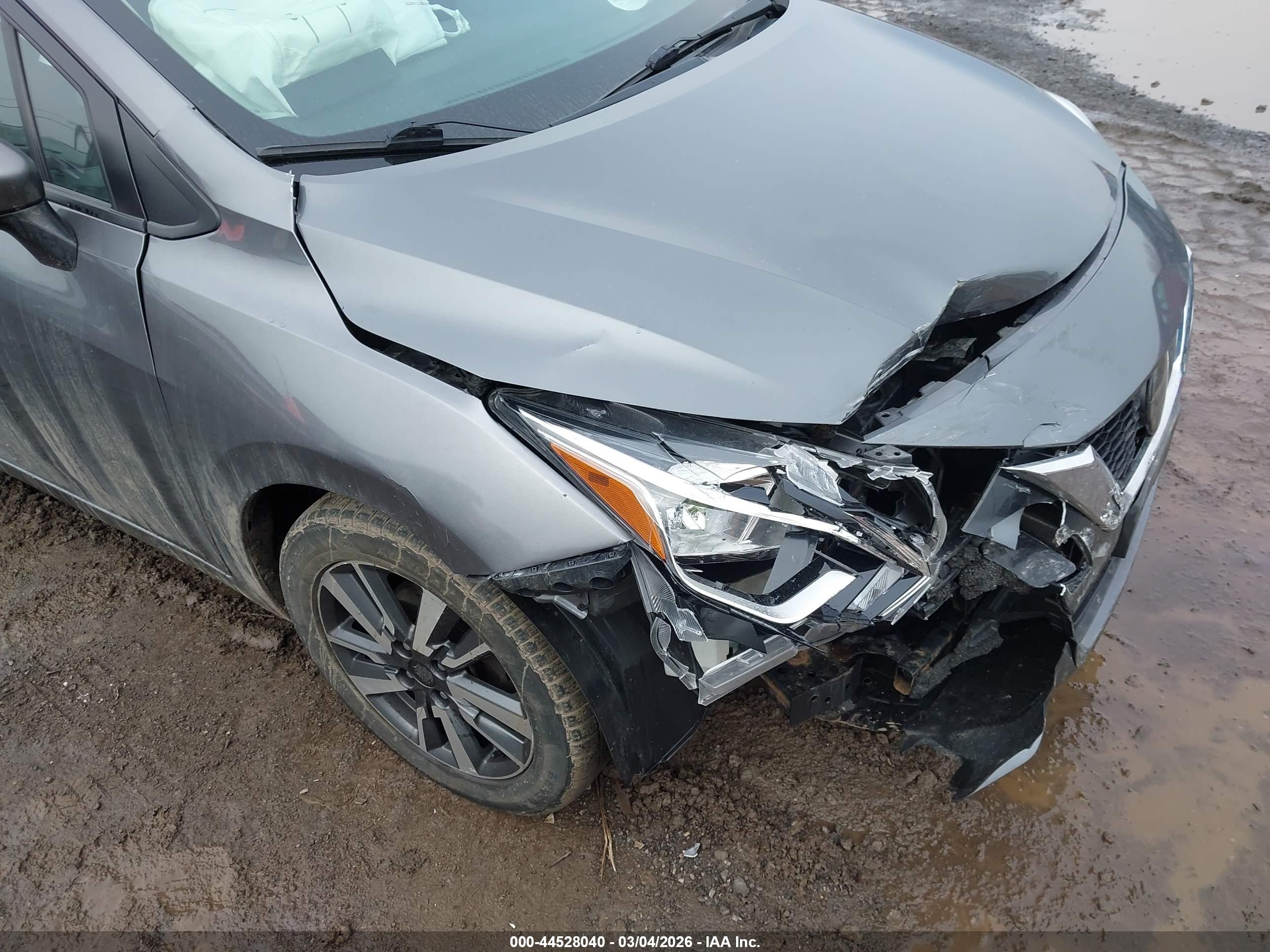 NISSAN VERSA image 6