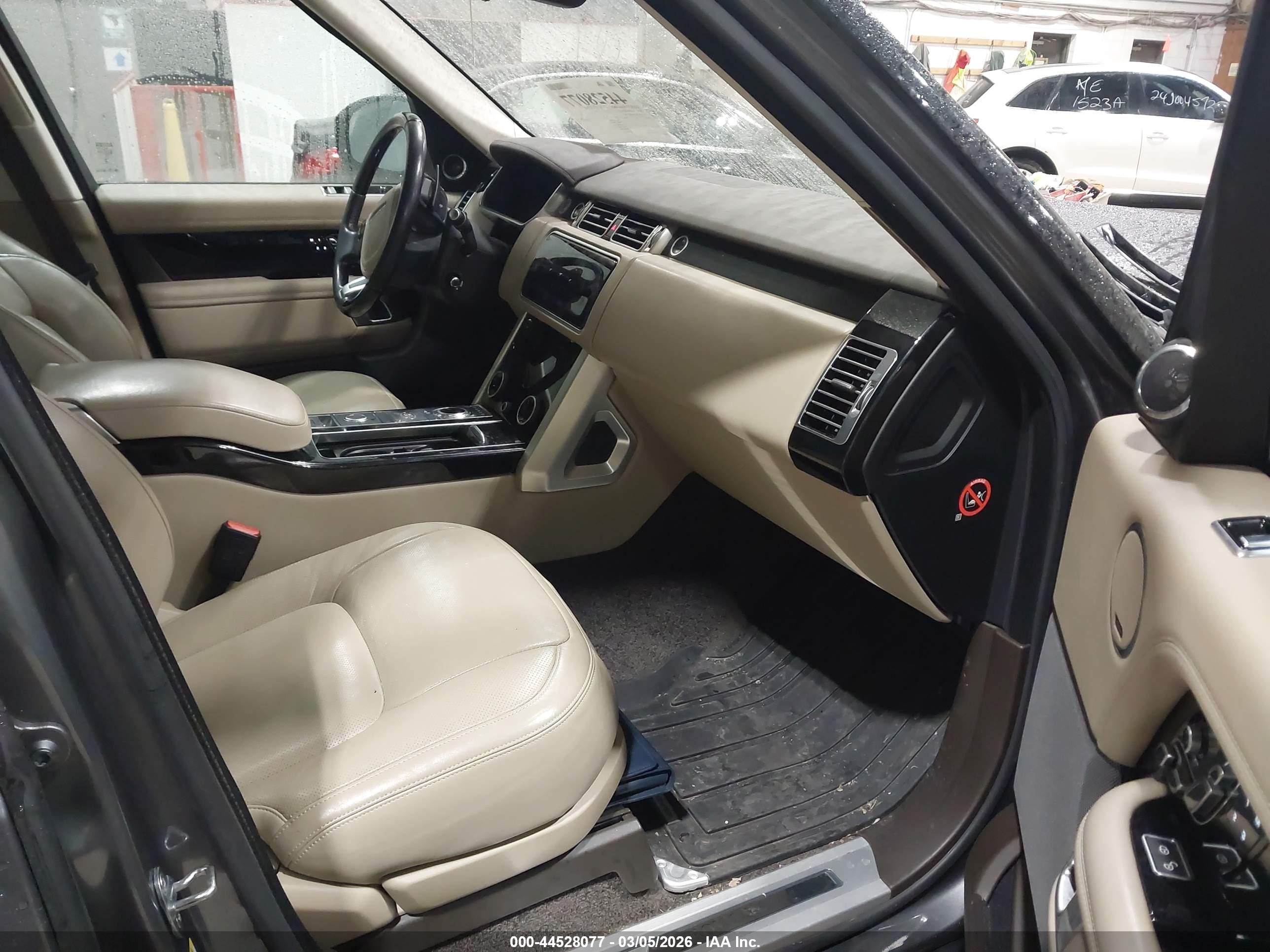 LAND ROVER image 5