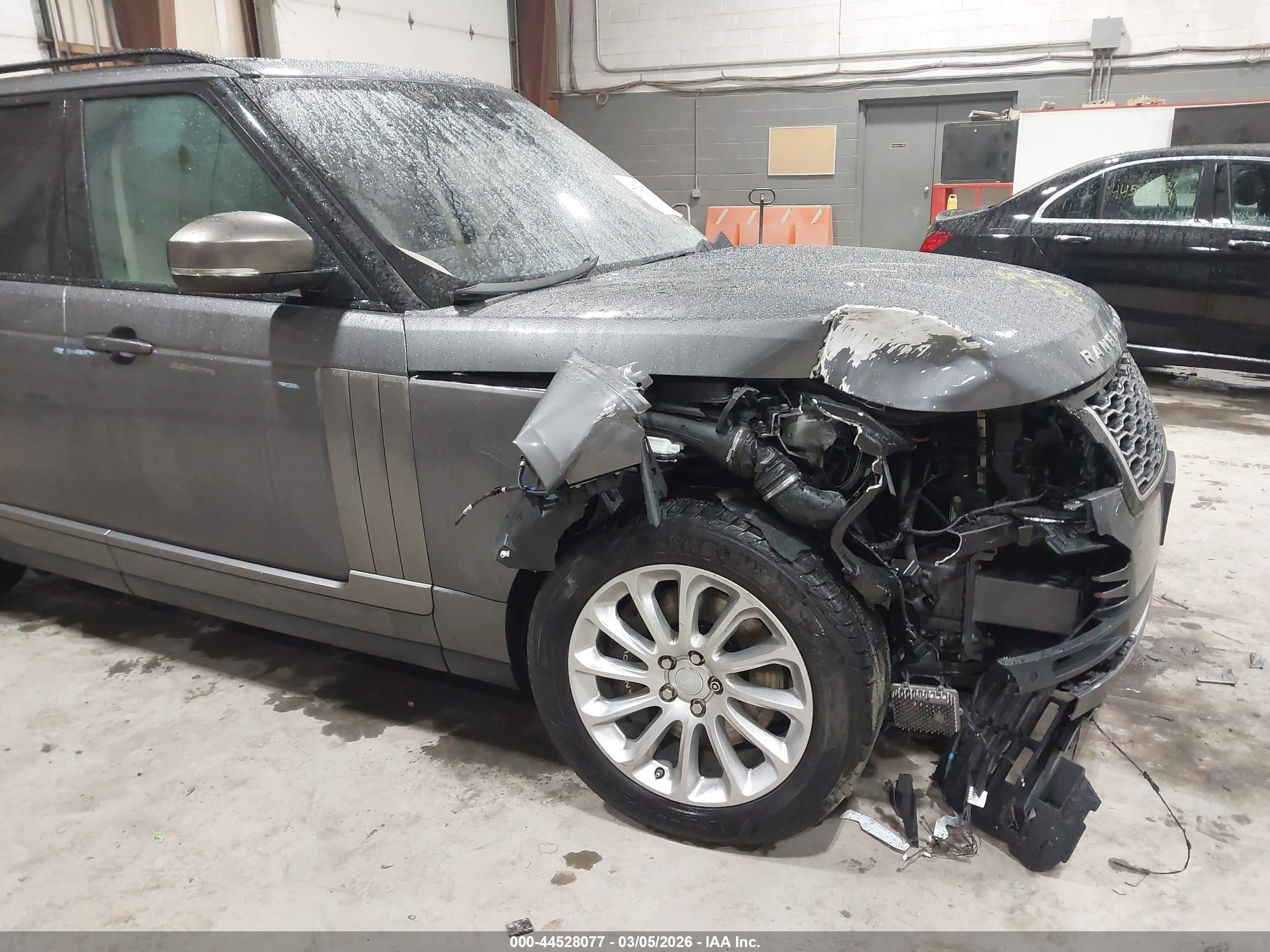 LAND ROVER image 6