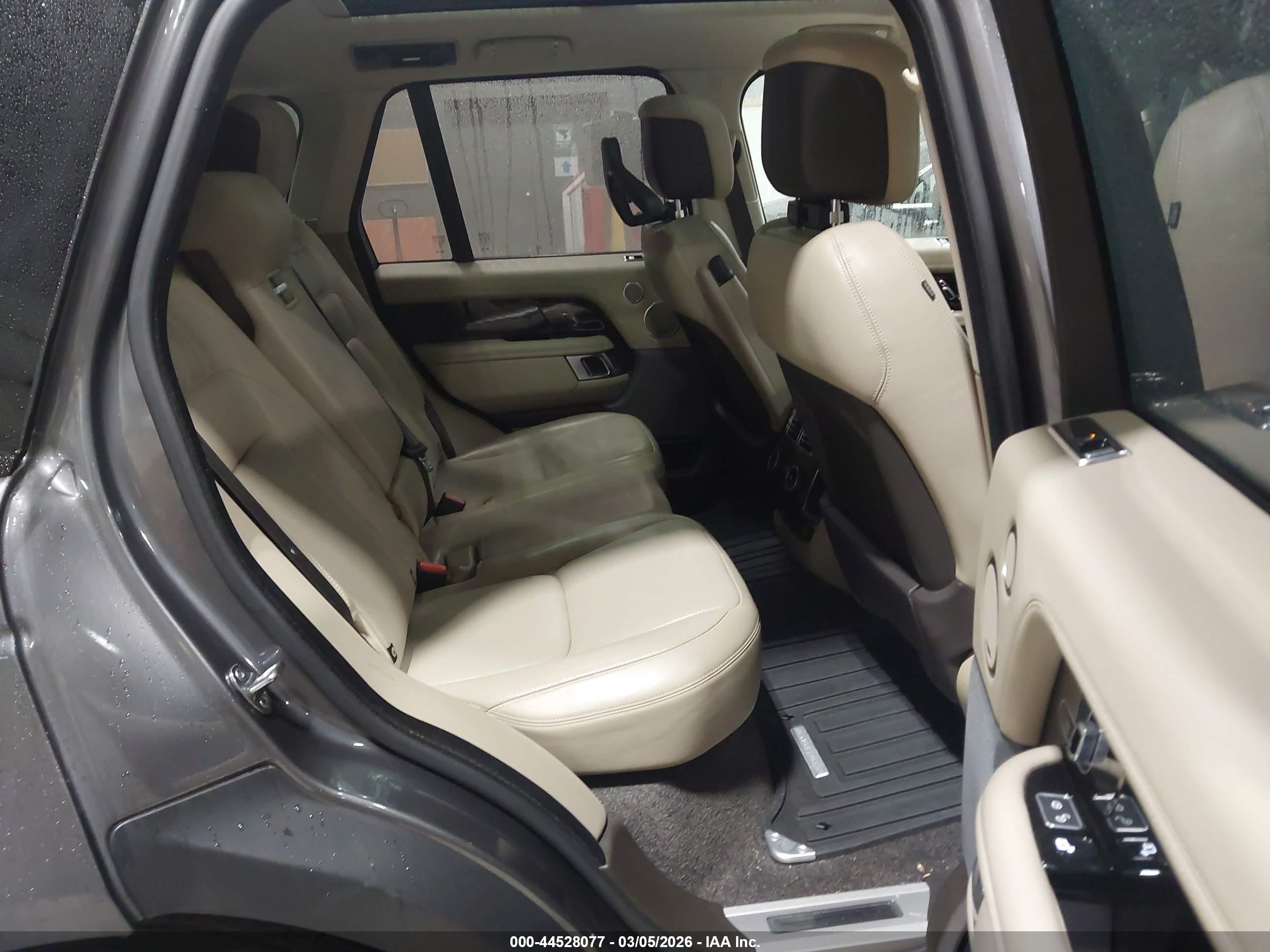 LAND ROVER image 8