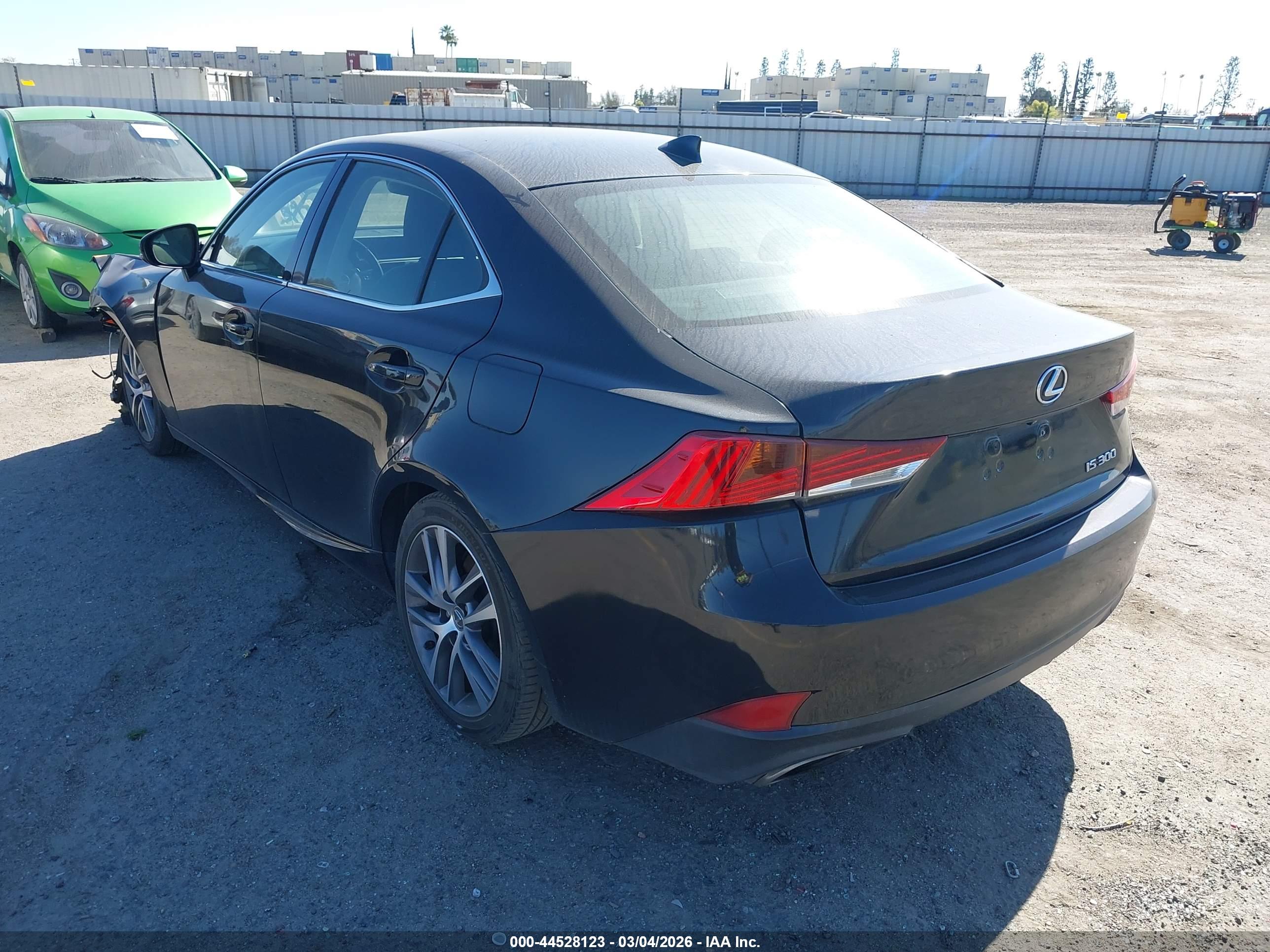 LEXUS IS image 3