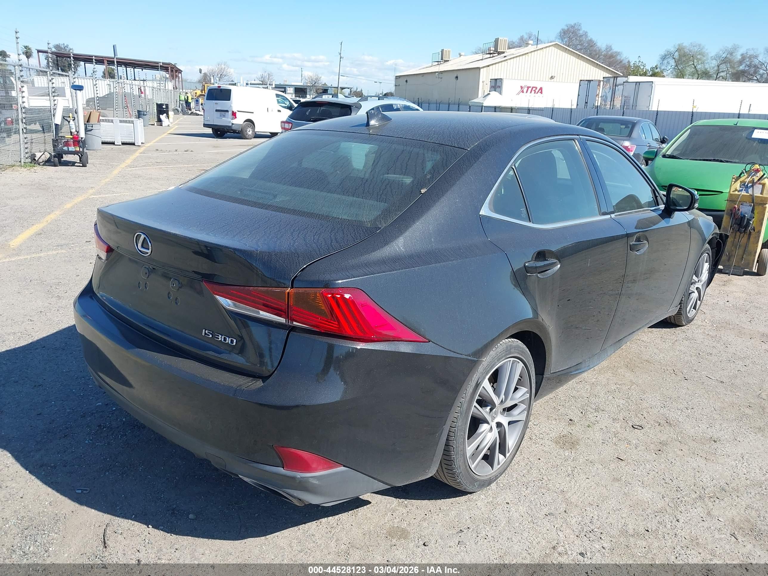 LEXUS IS image 4