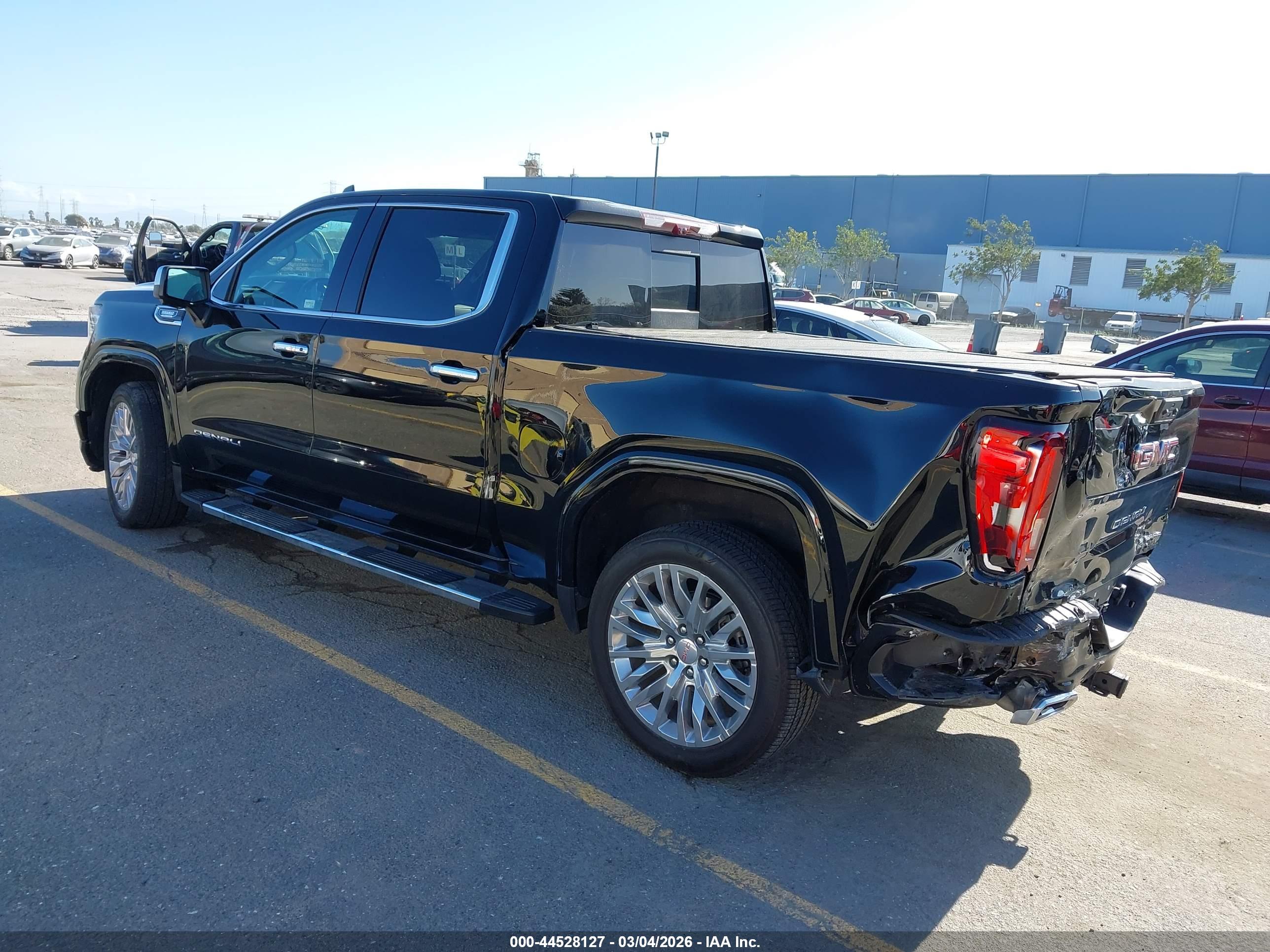 GMC SIERRA image 3