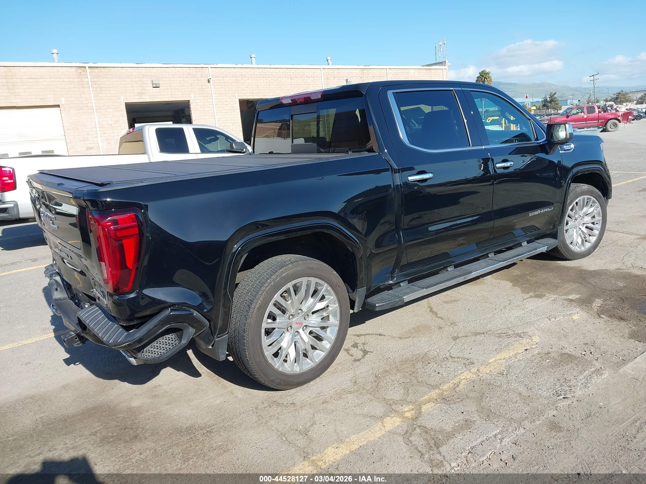 GMC SIERRA image 4
