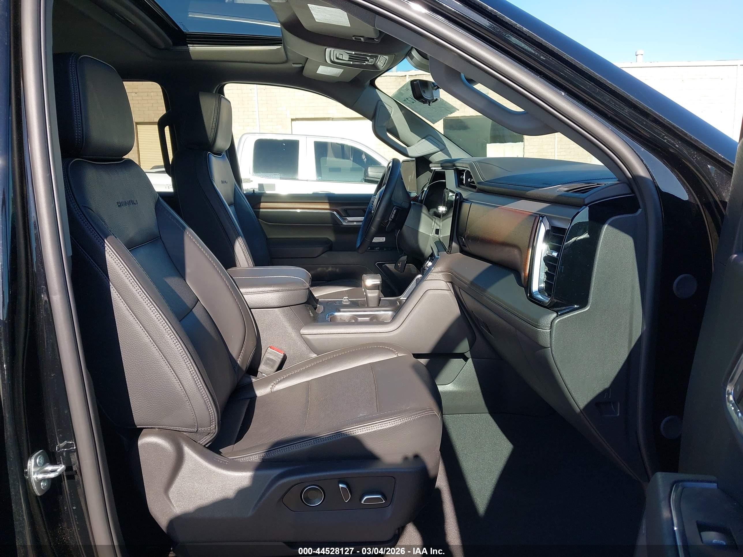 GMC SIERRA image 5