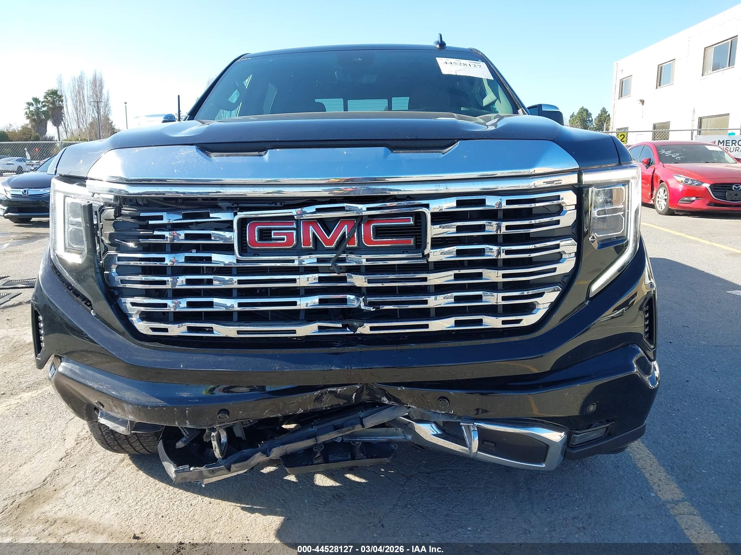GMC SIERRA image 6