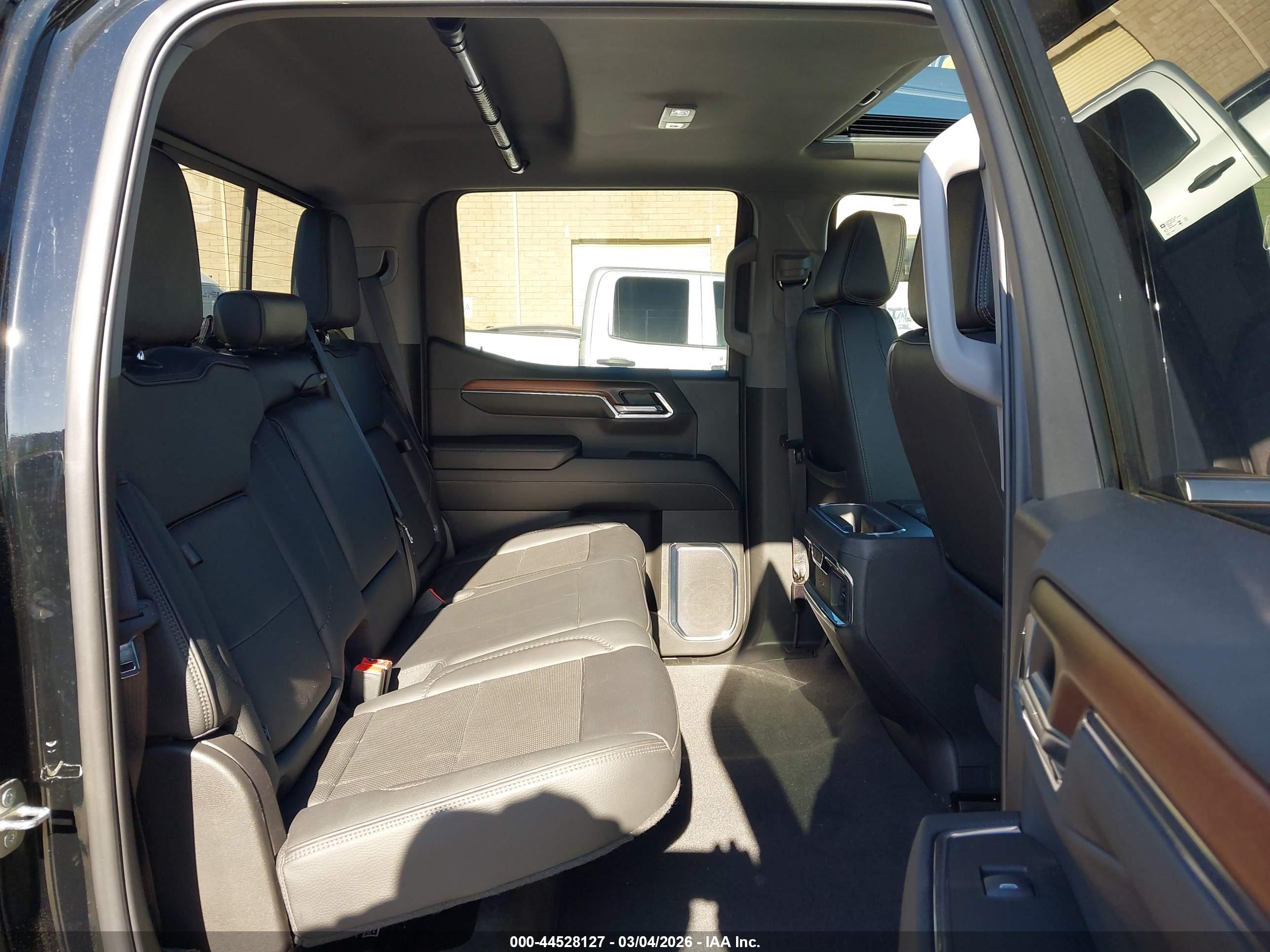 GMC SIERRA image 8