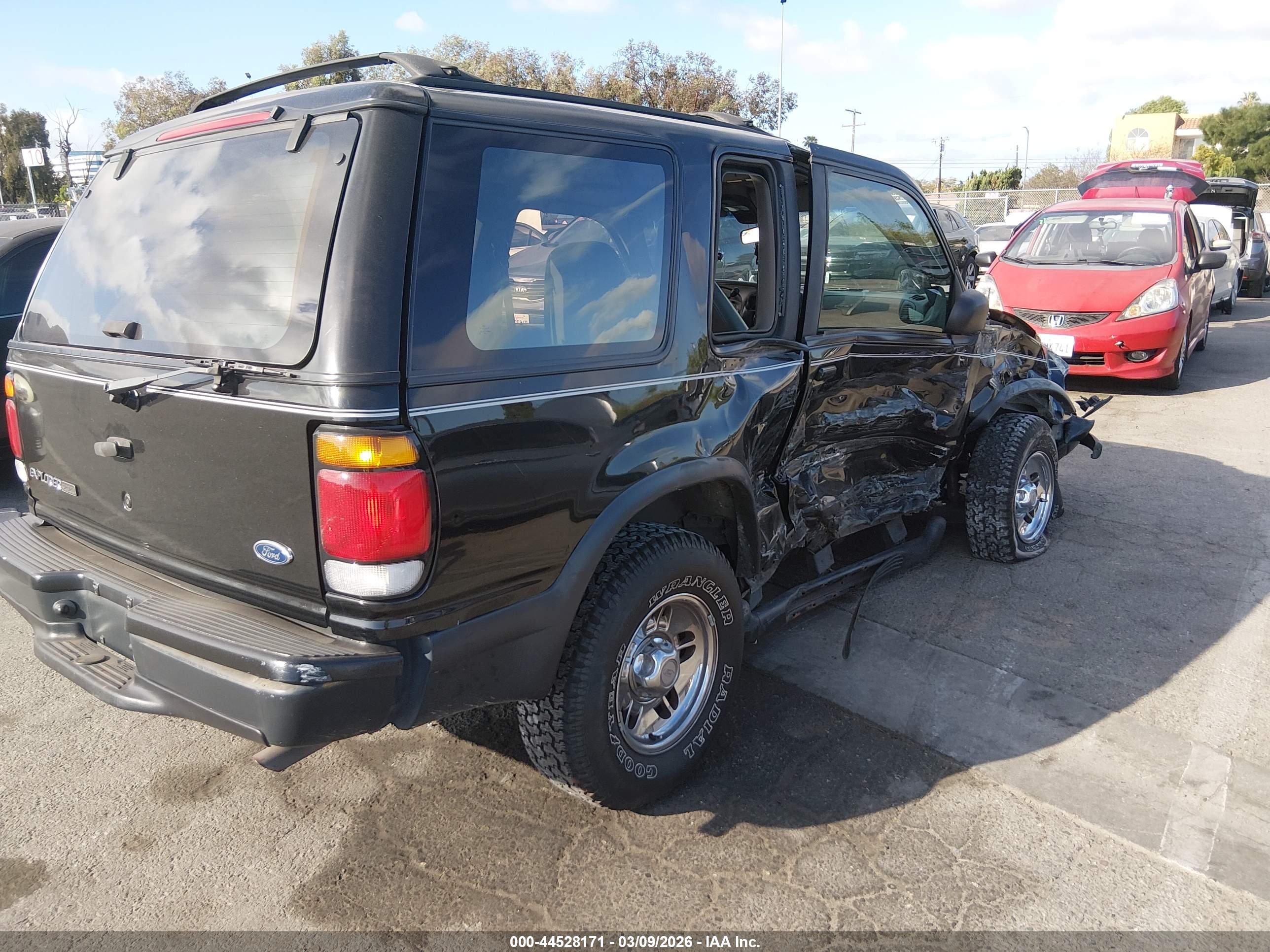 FORD EXPLORER image 4