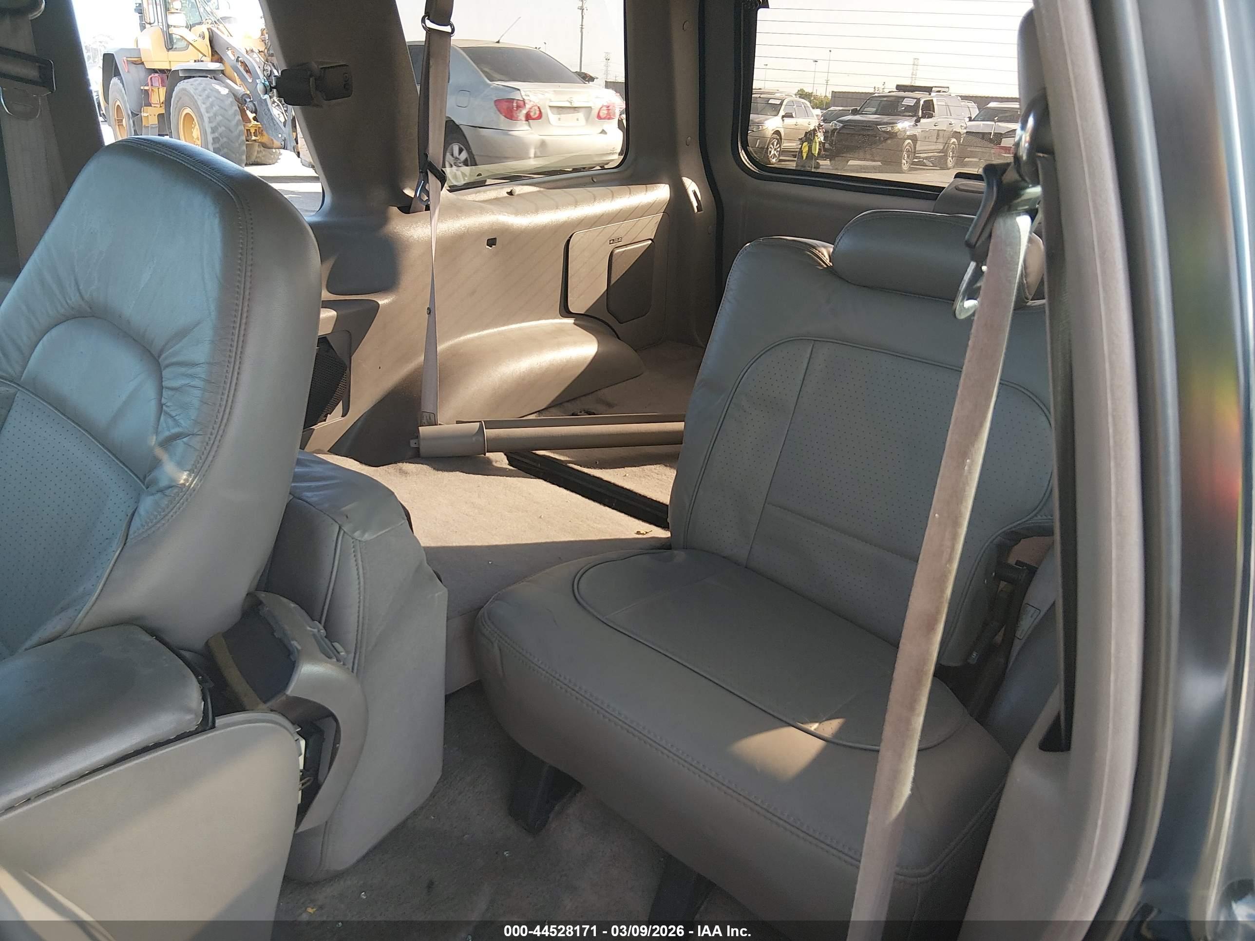 FORD EXPLORER image 8
