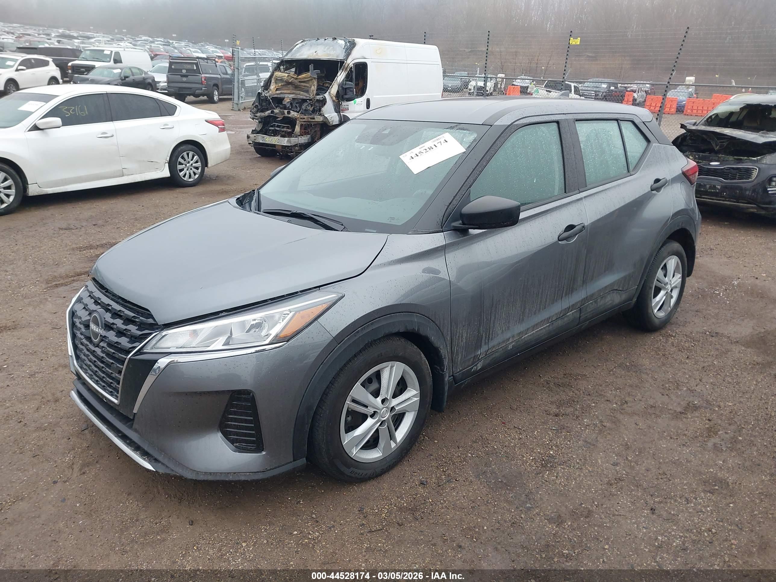 NISSAN KICKS image 2