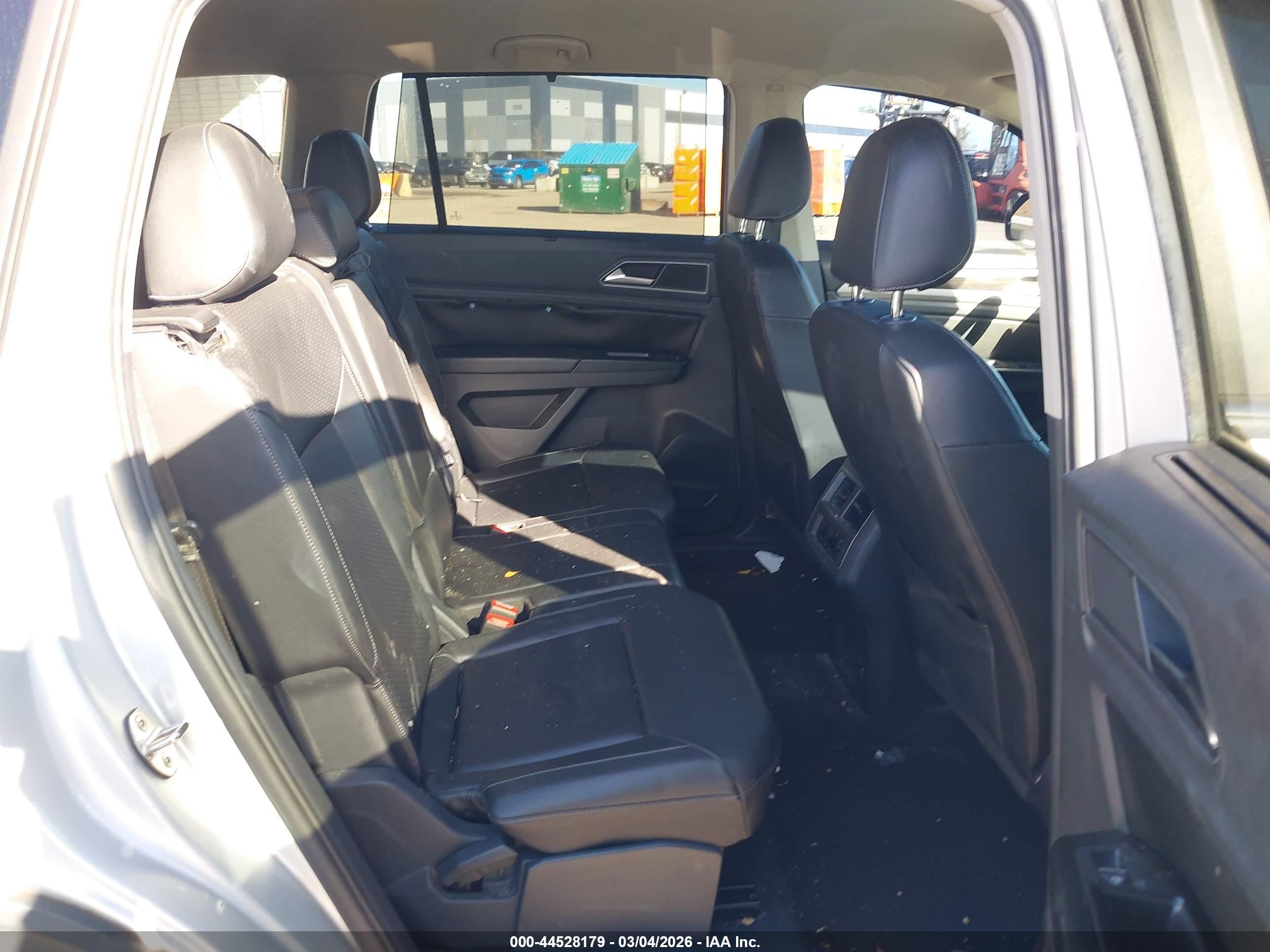 VOLKSWAGEN ATLAS image 8