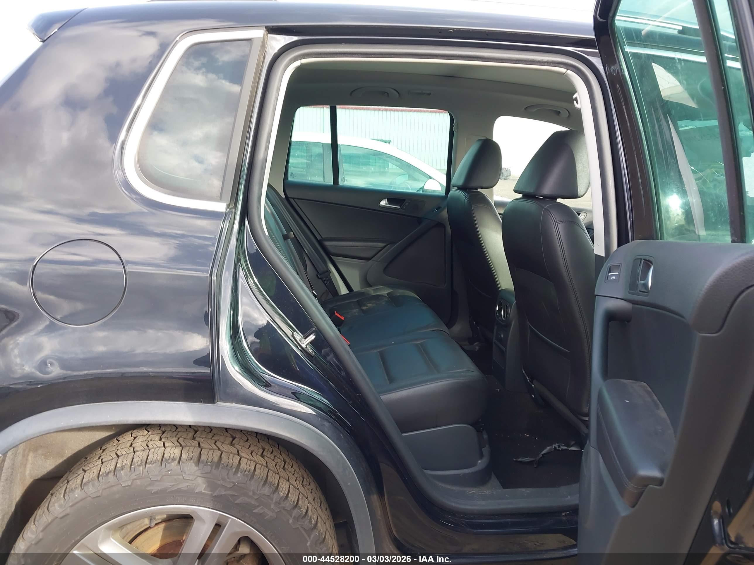 VOLKSWAGEN TIGUAN image 8
