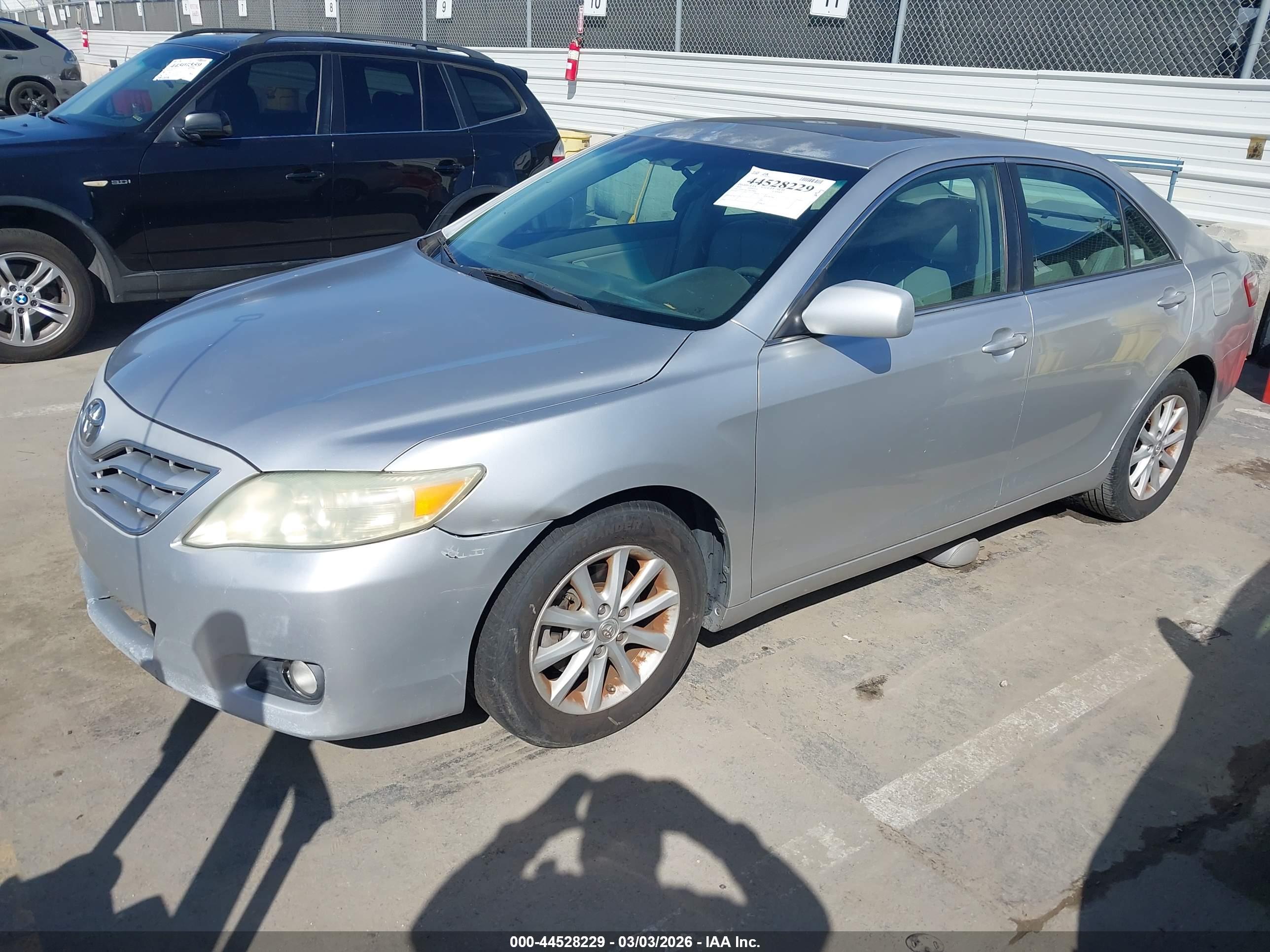 TOYOTA CAMRY image 2