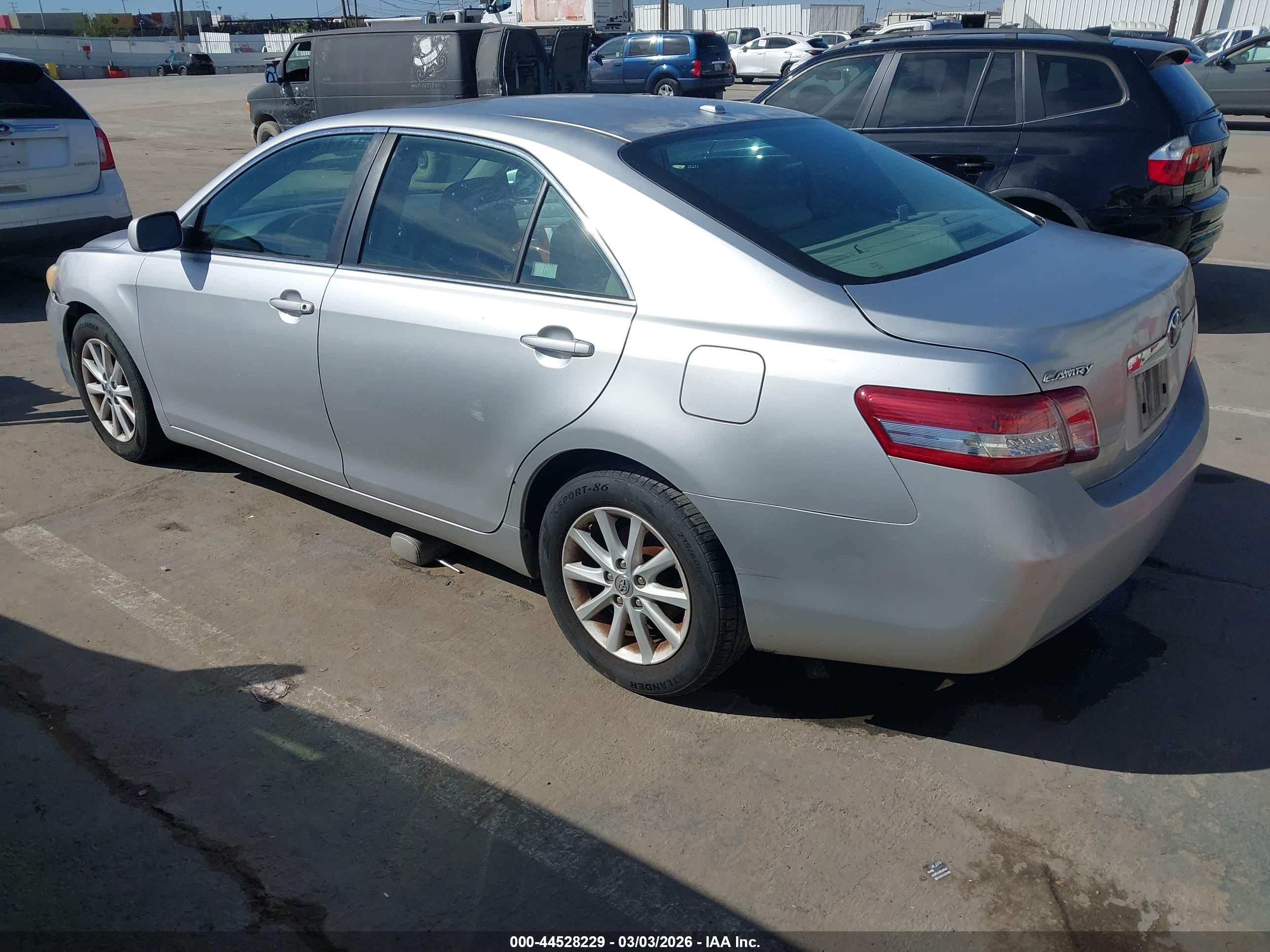 TOYOTA CAMRY image 3
