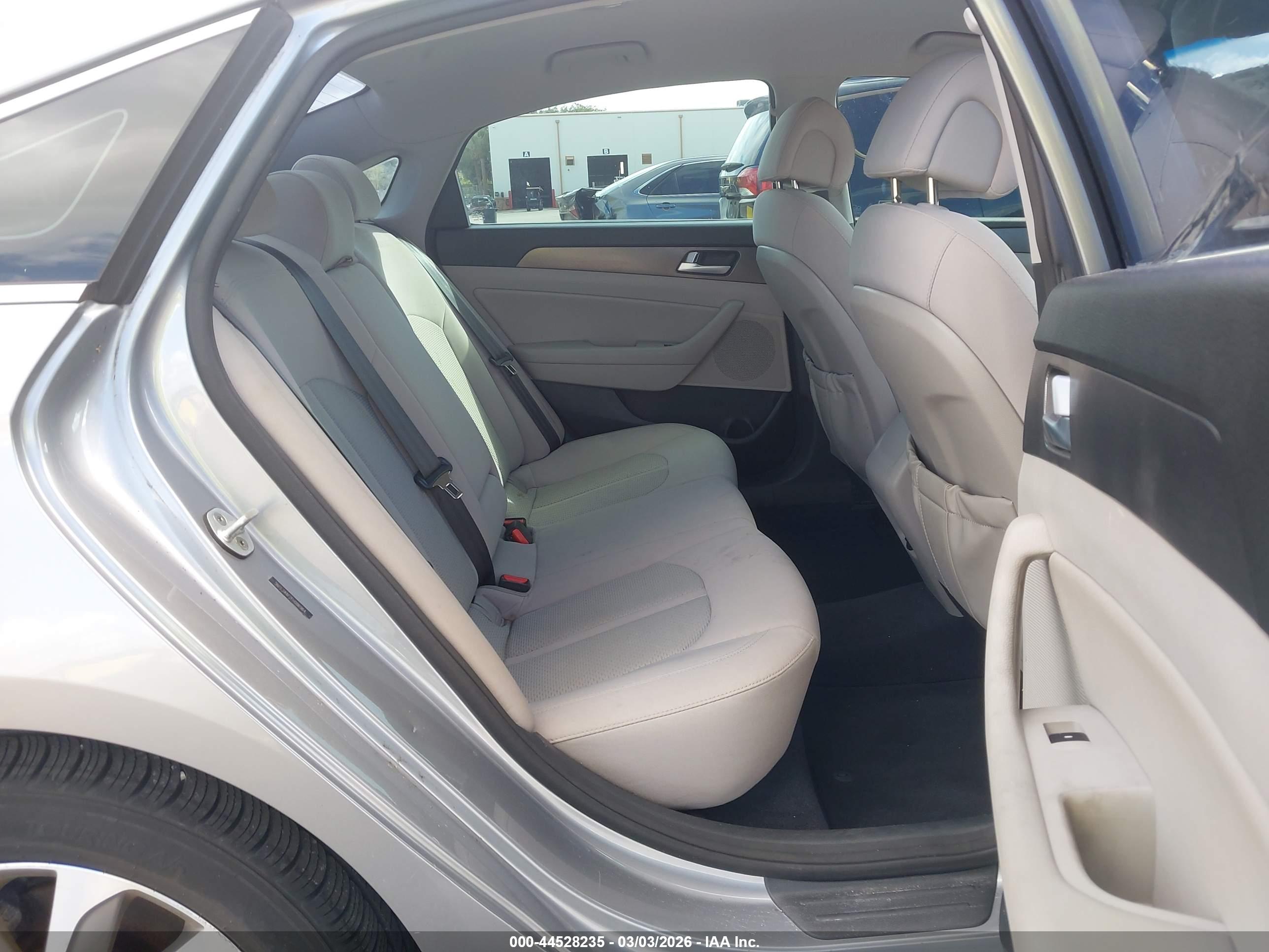 HYUNDAI SONATA image 8