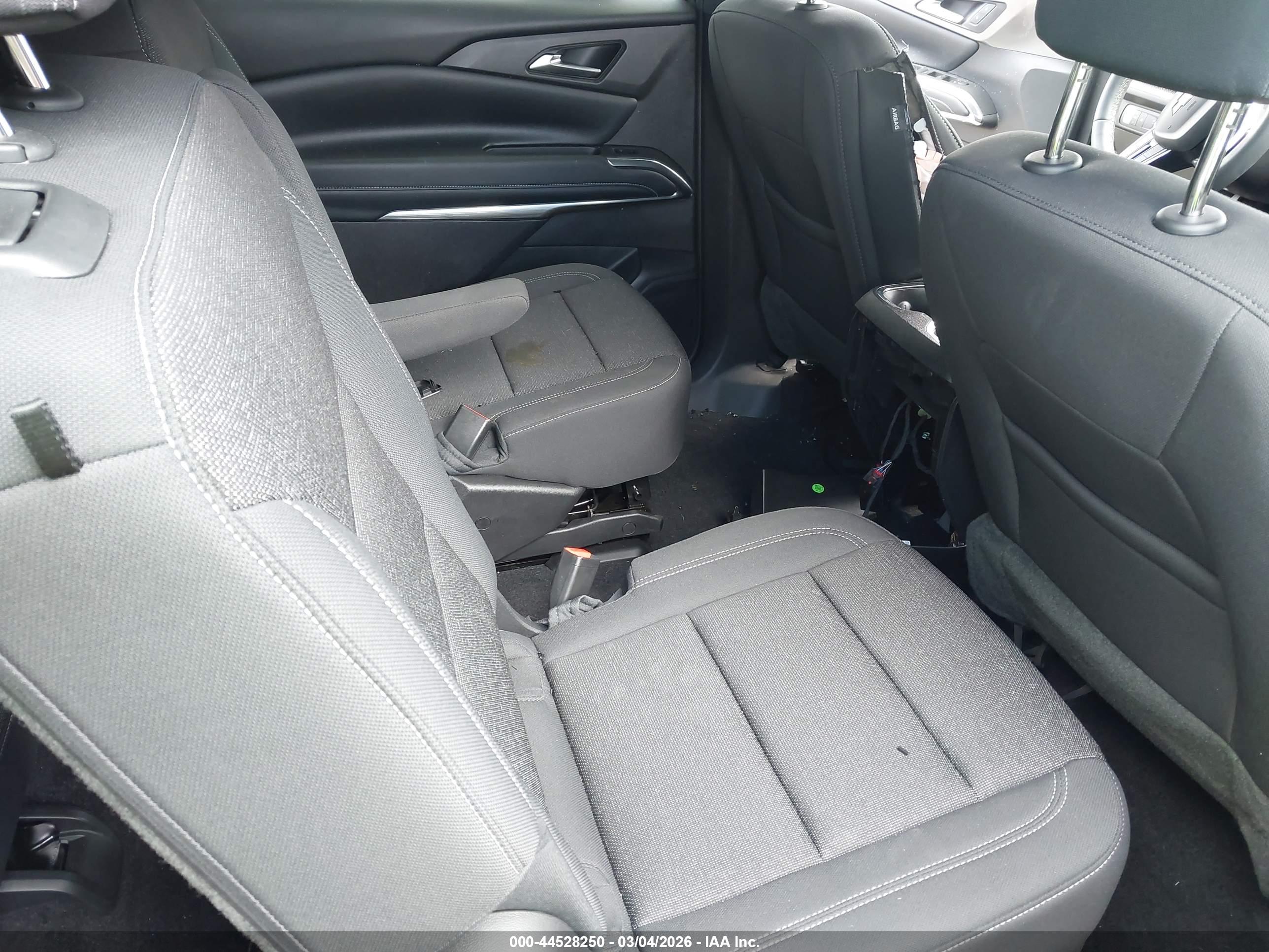 CHEVROLET TRAVERSE image 8