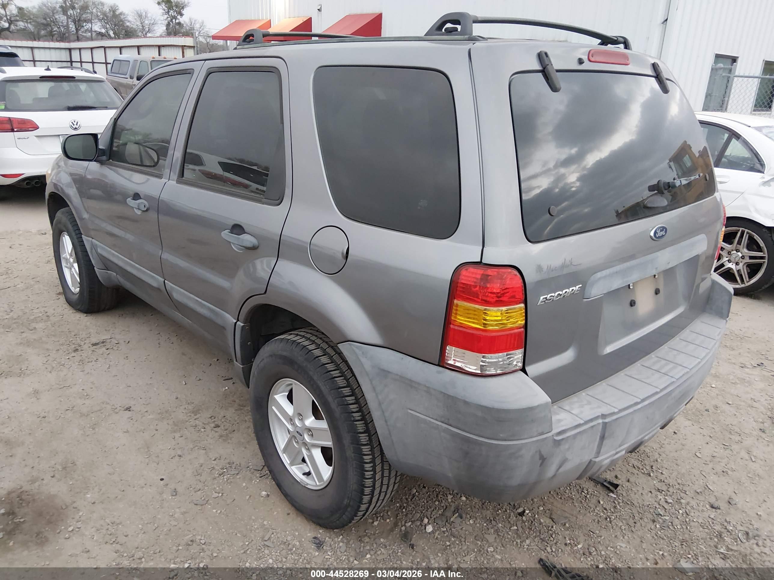 FORD ESCAPE image 3