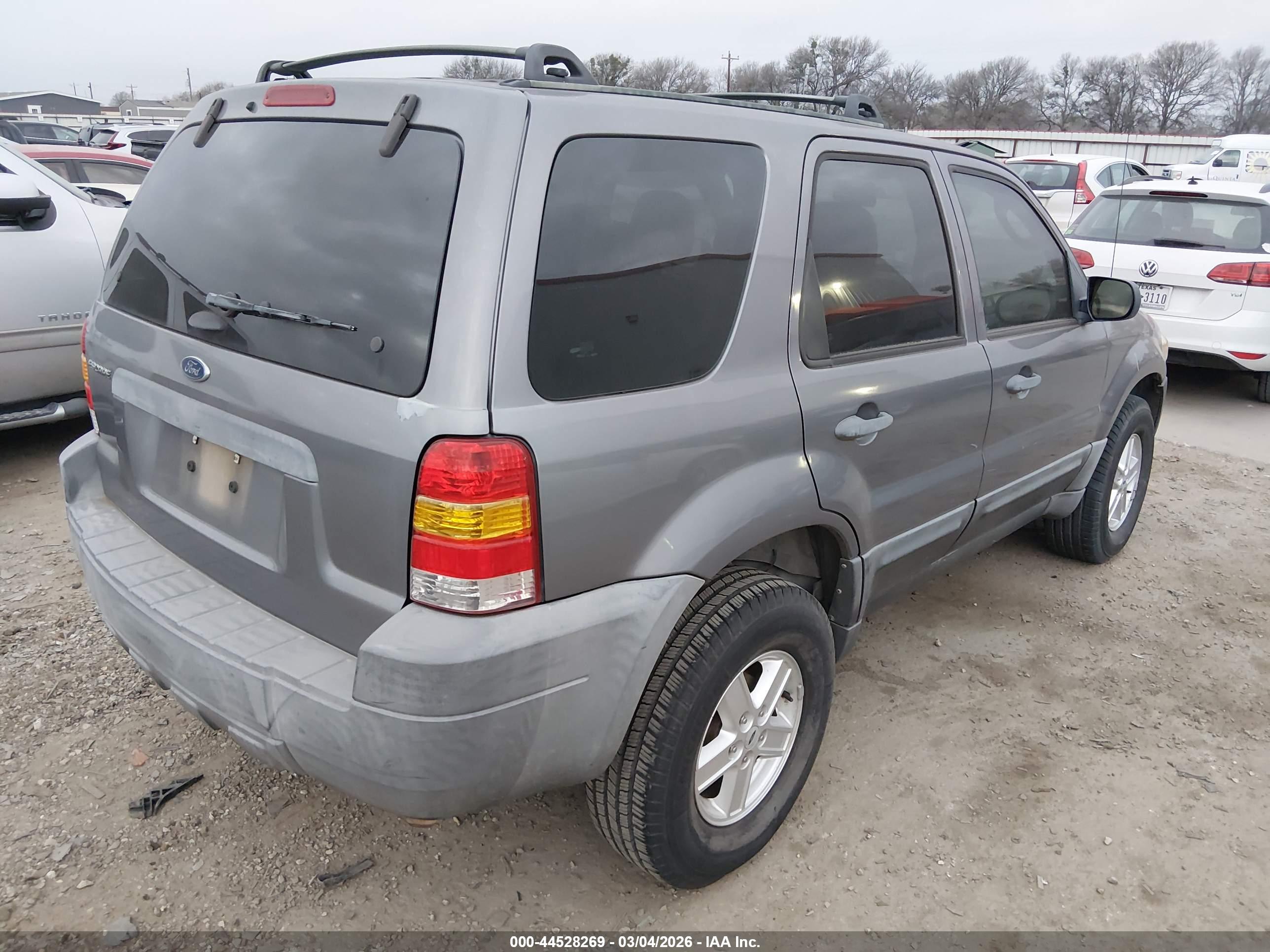 FORD ESCAPE image 4