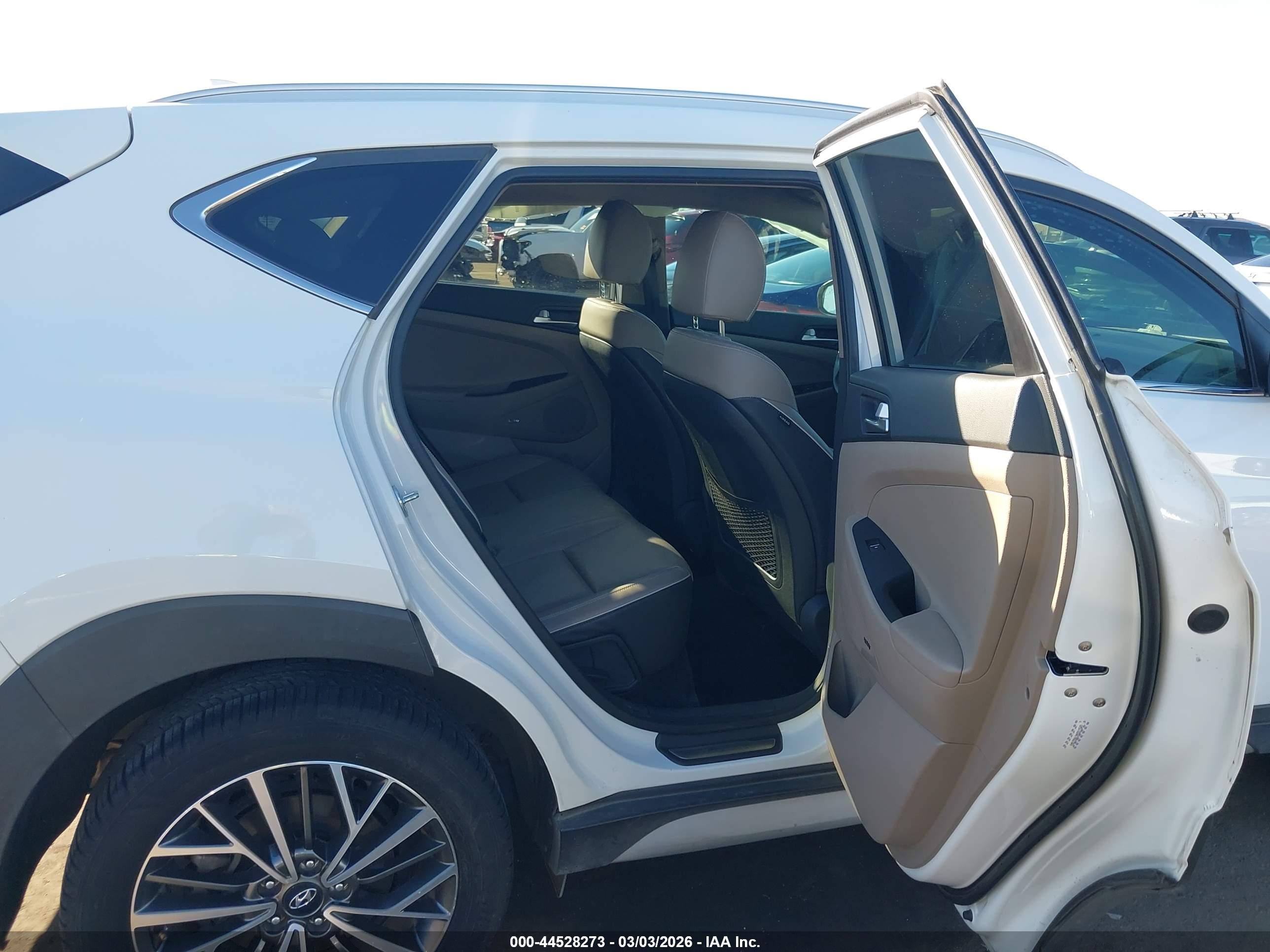 HYUNDAI TUCSON image 8