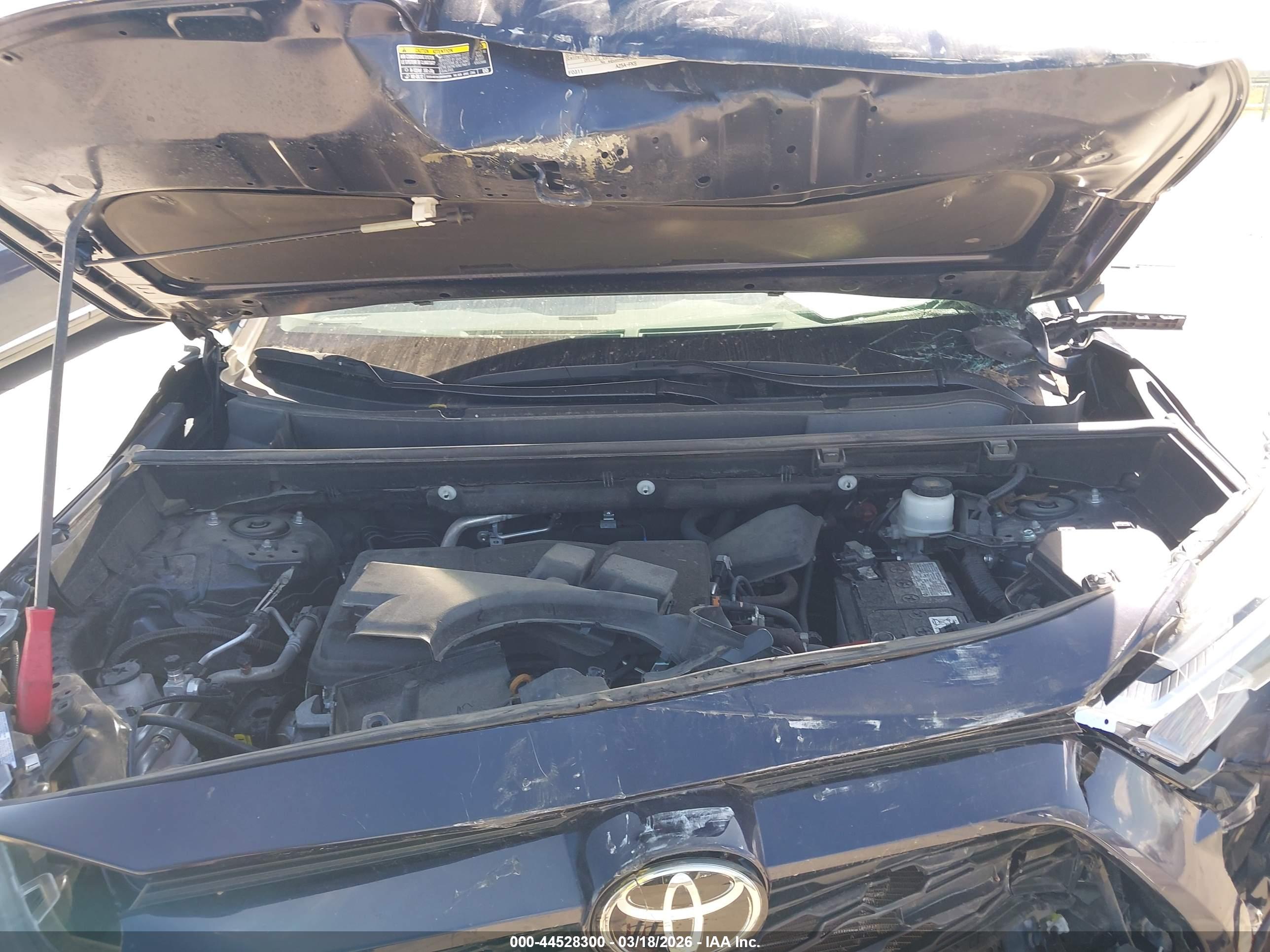 TOYOTA RAV4 image 10