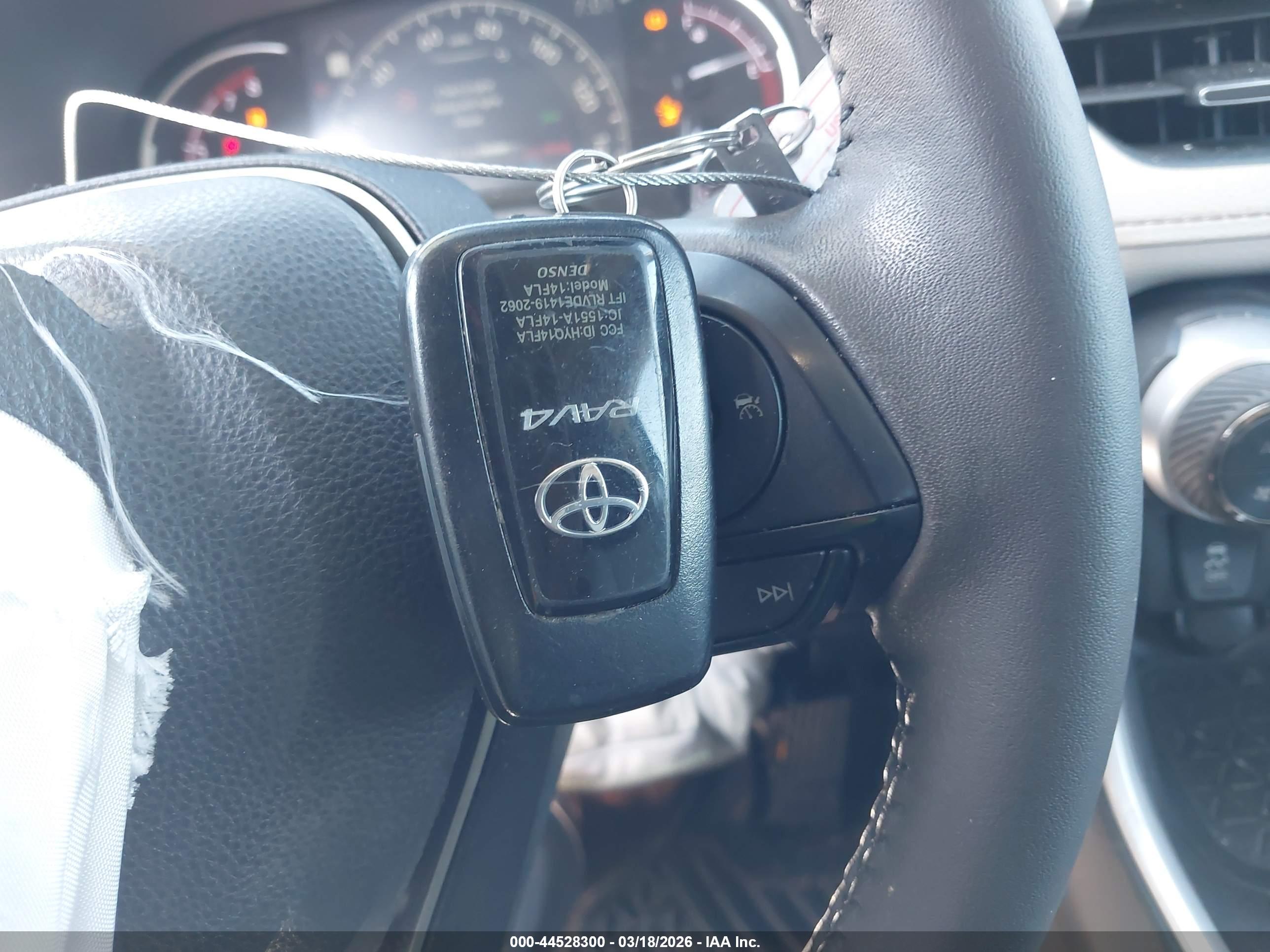 TOYOTA RAV4 image 11