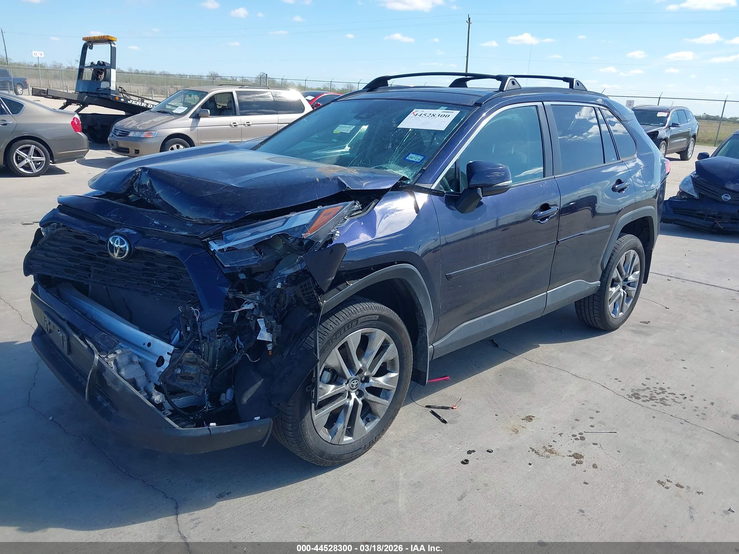 TOYOTA RAV4 image 2