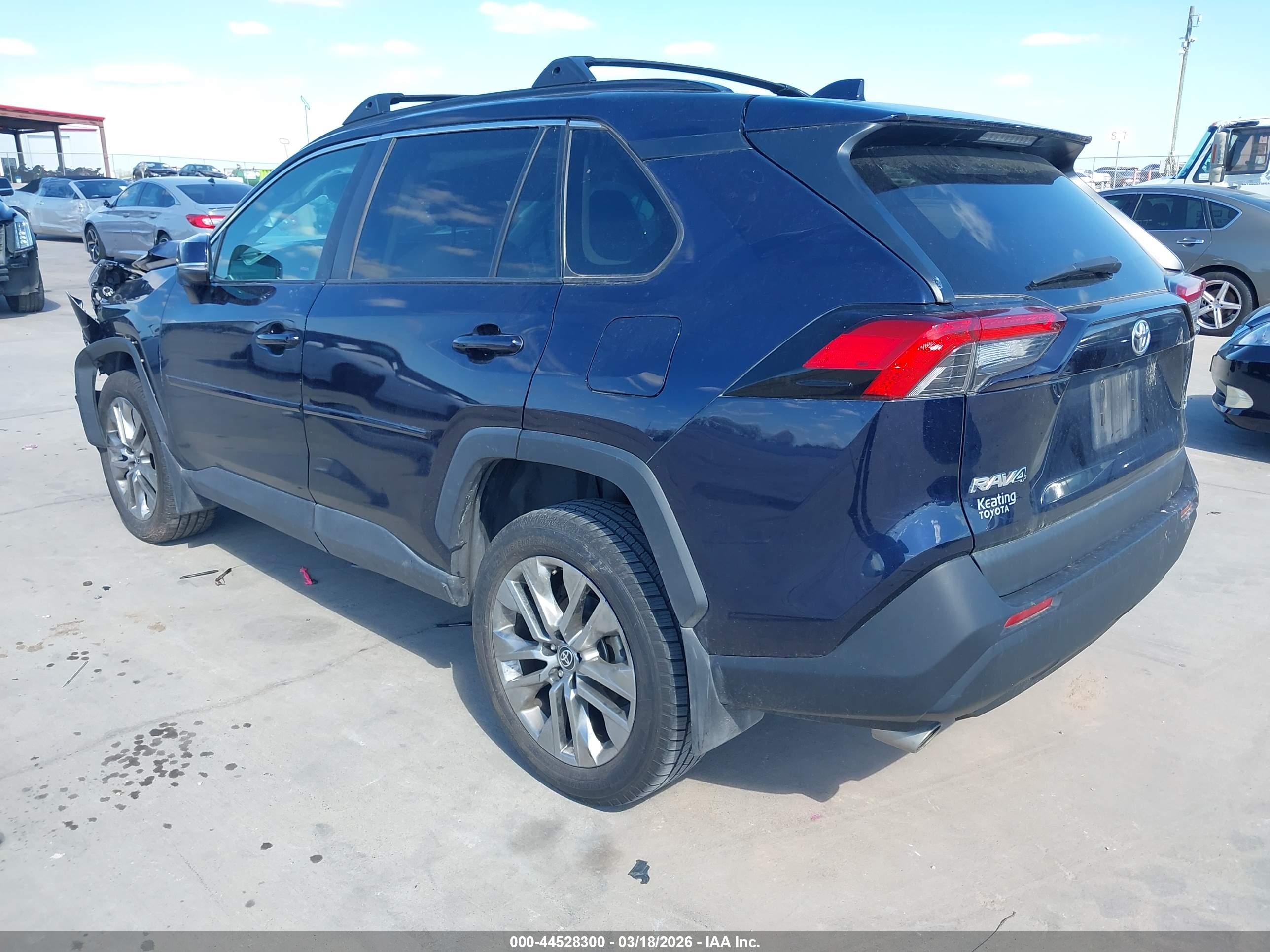 TOYOTA RAV4 image 3