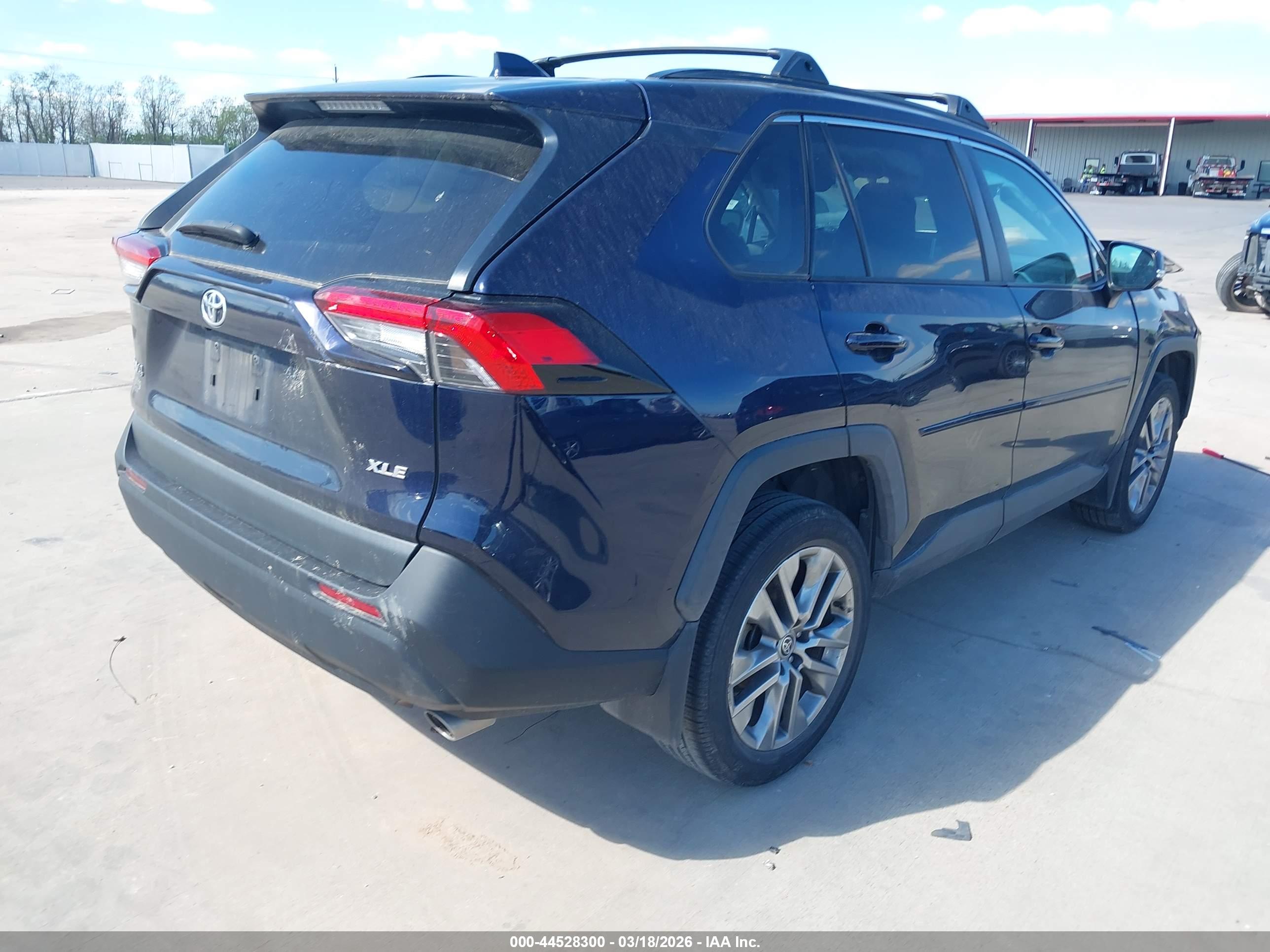 TOYOTA RAV4 image 4