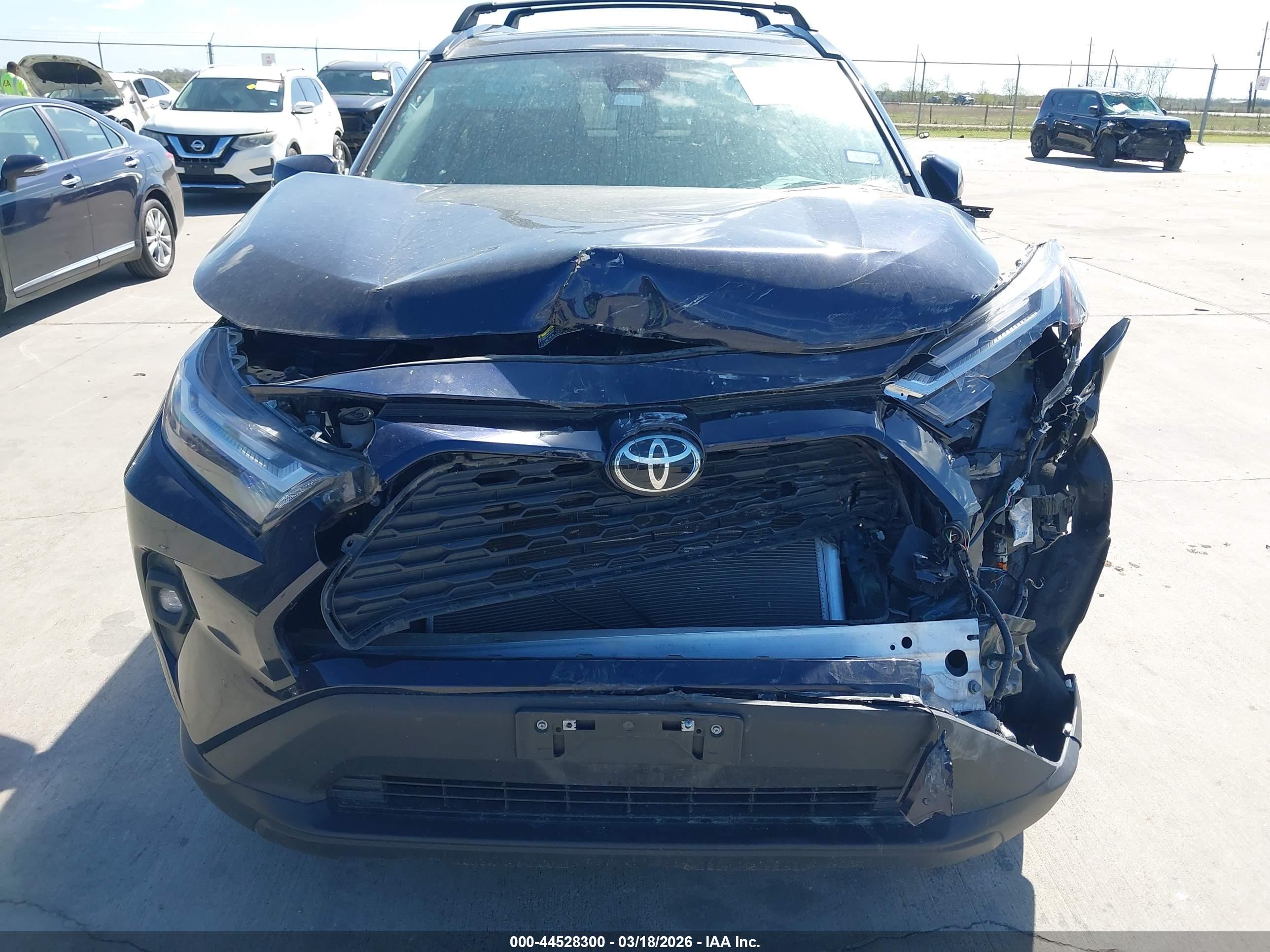 TOYOTA RAV4 image 6