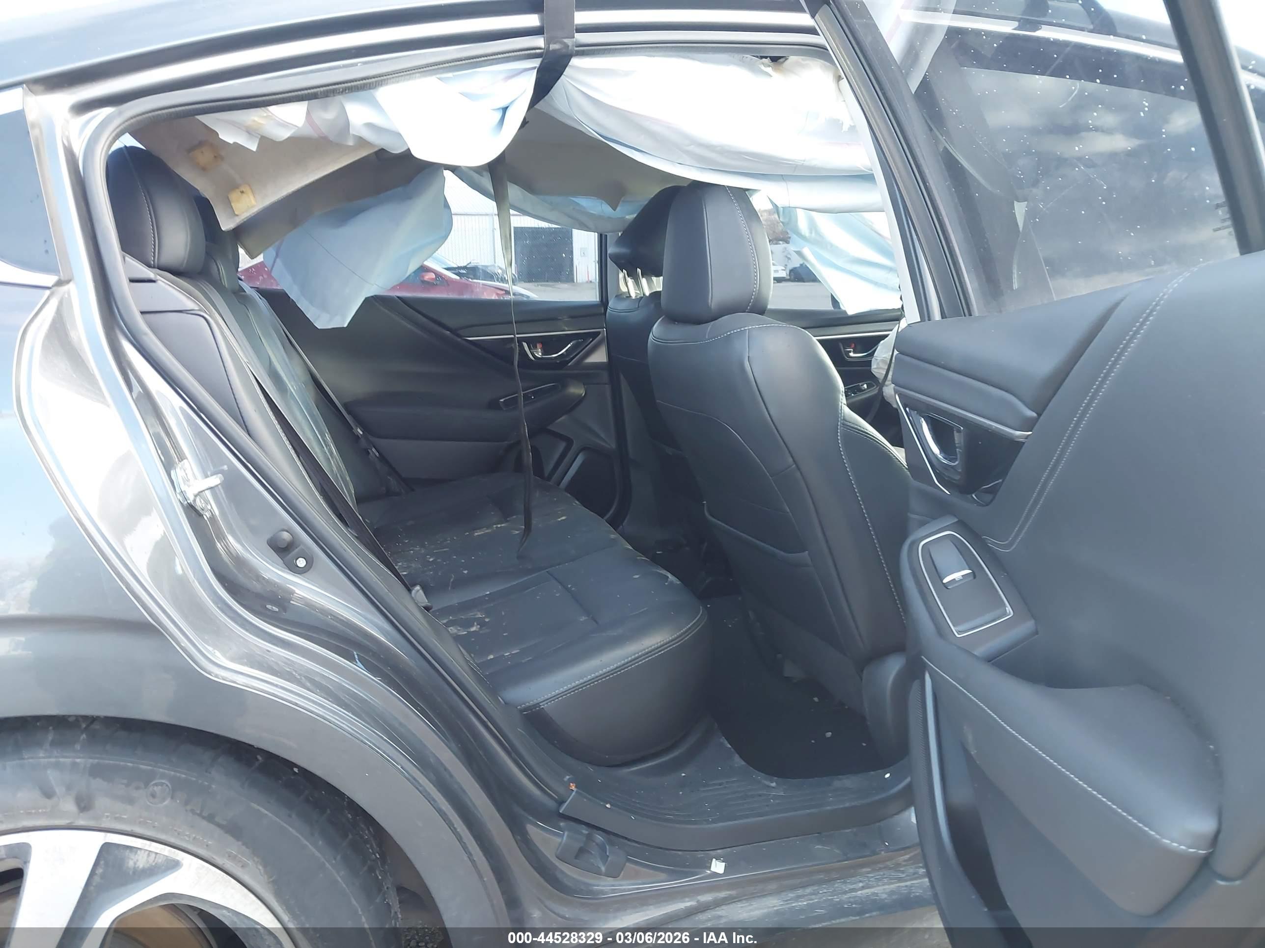 SUBARU LEGACY image 8