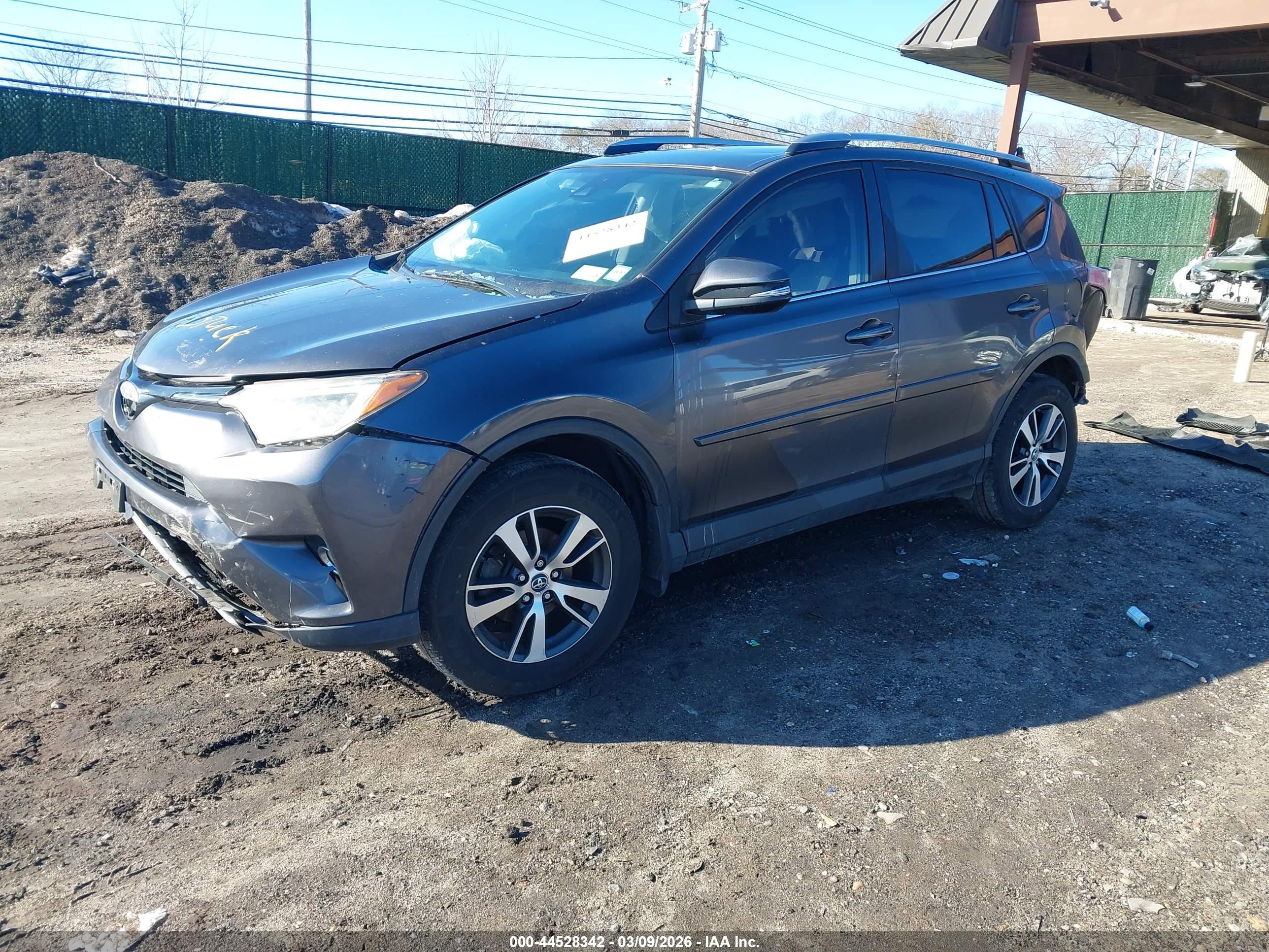 TOYOTA RAV4 image 2