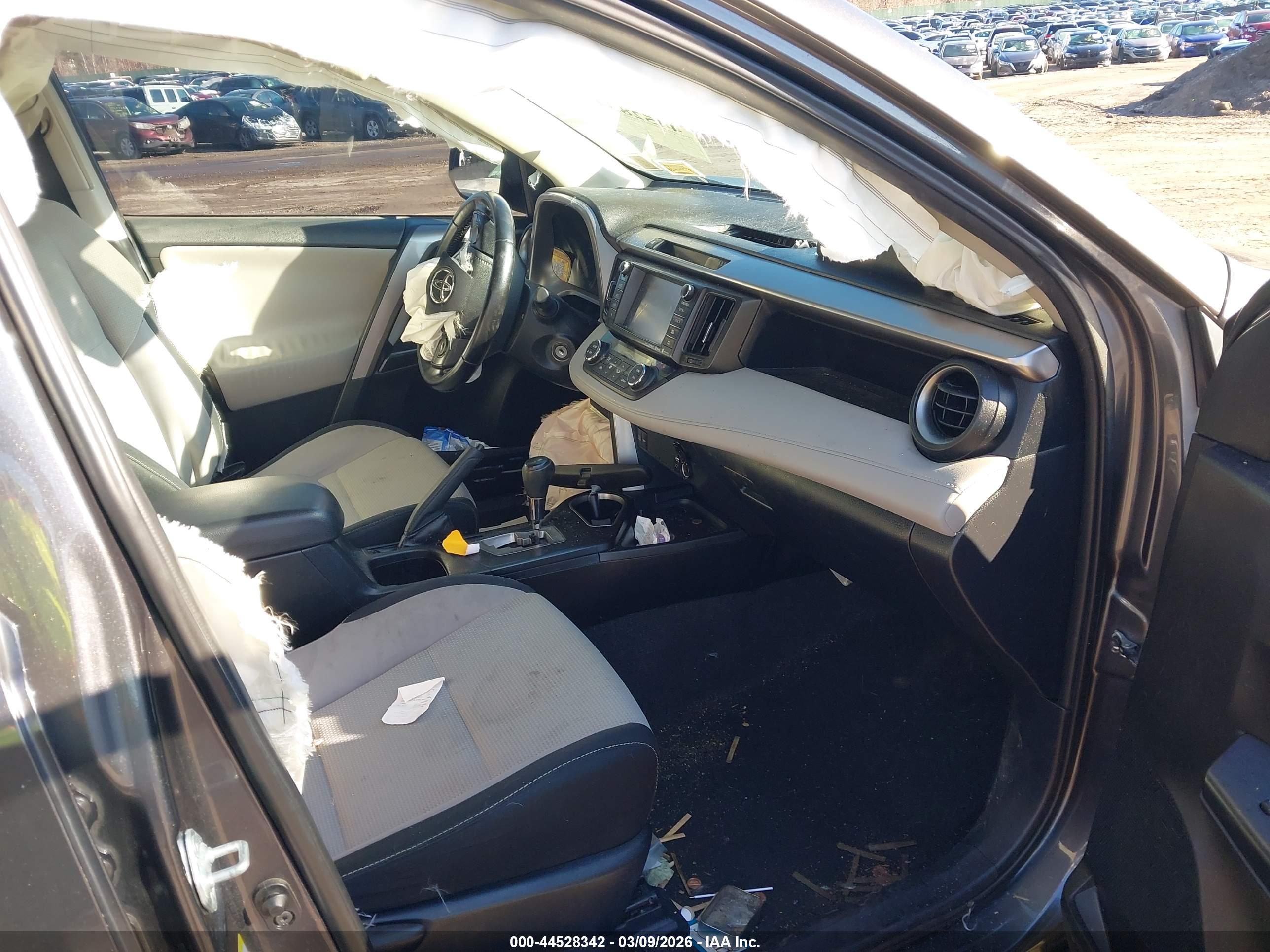 TOYOTA RAV4 image 5