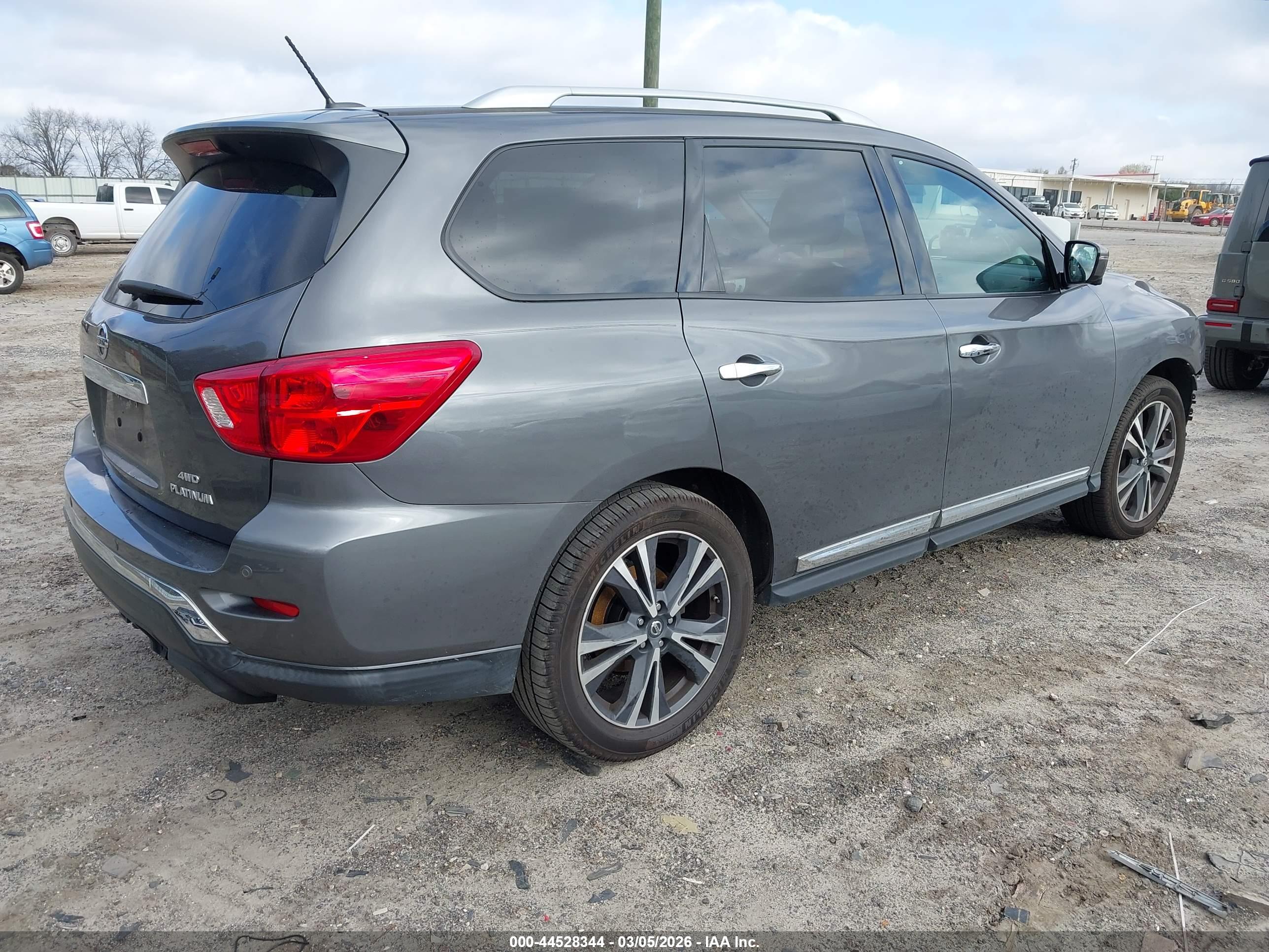 NISSAN PATHFINDER image 4