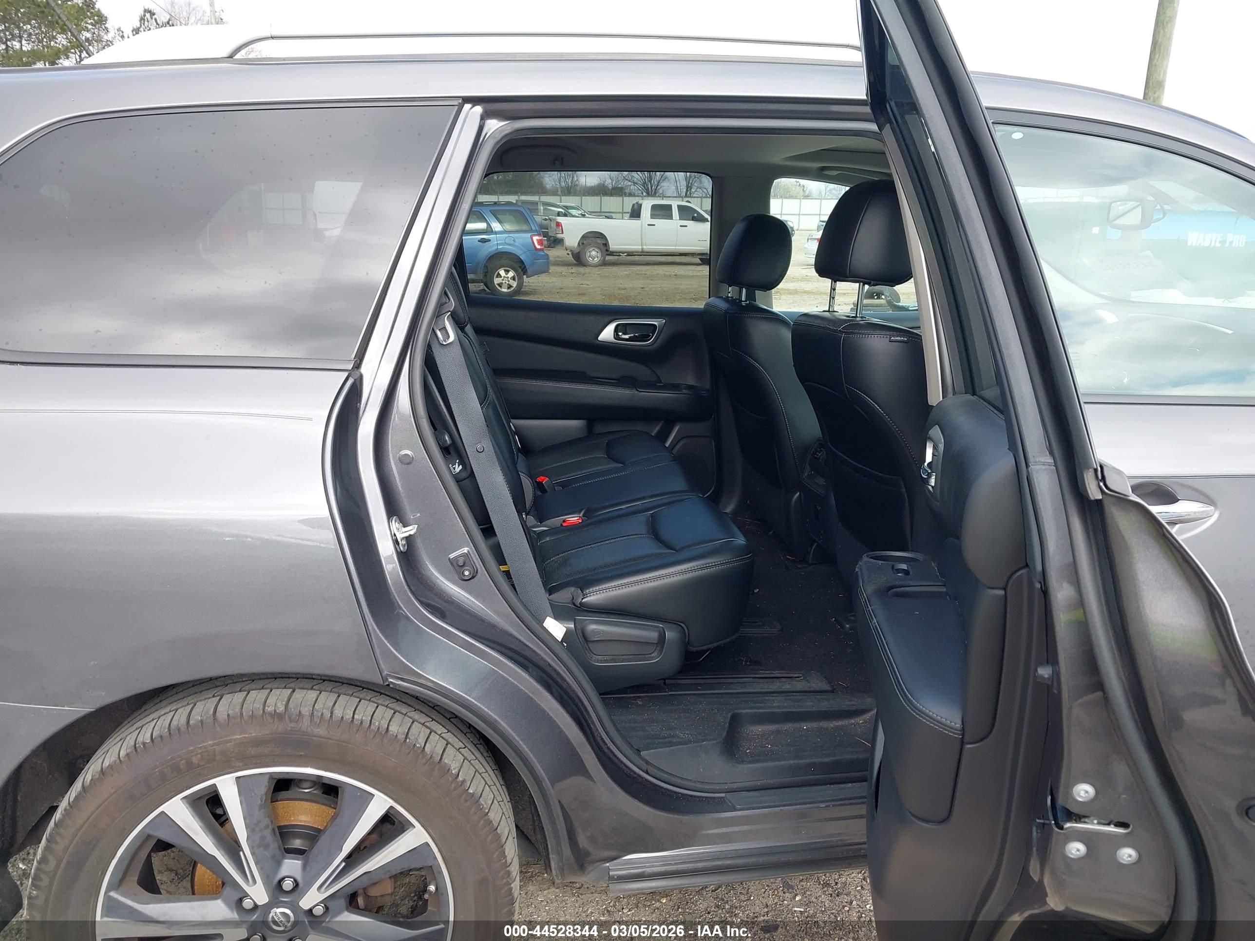 NISSAN PATHFINDER image 8