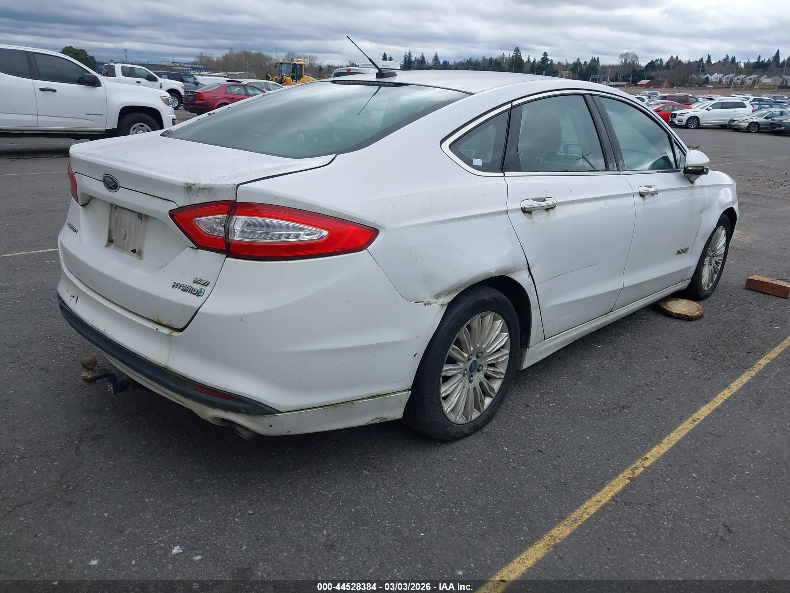 FORD FUSION image 4