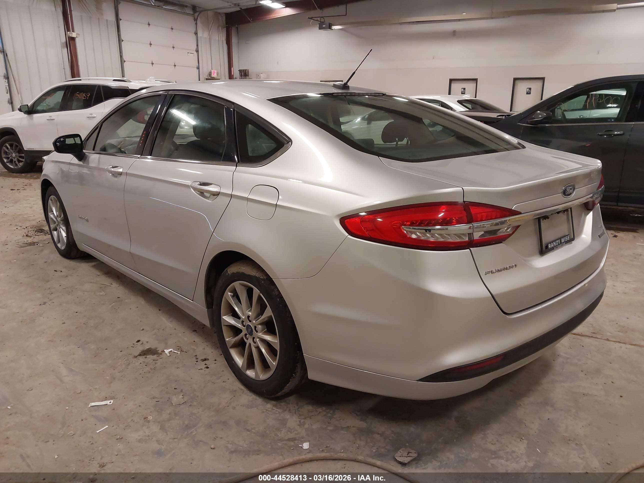 FORD FUSION image 3