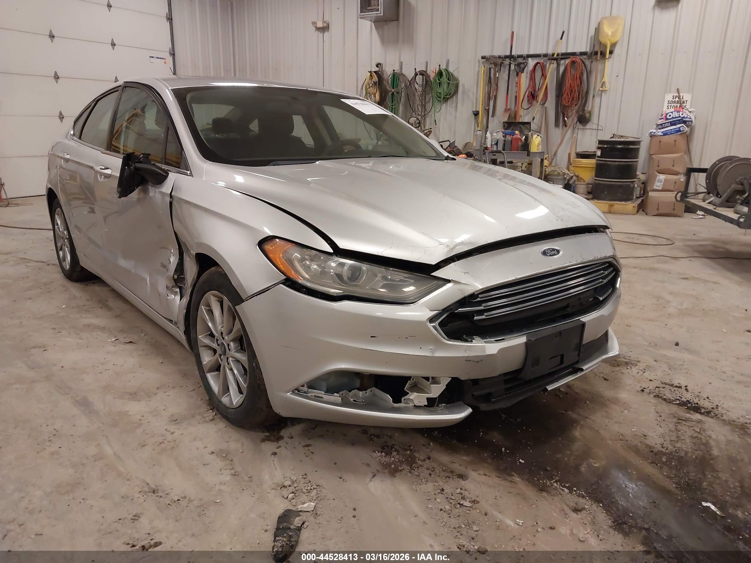 FORD FUSION image 6