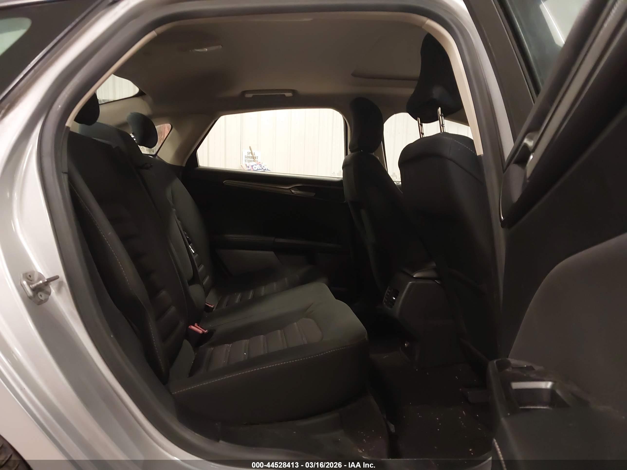 FORD FUSION image 8