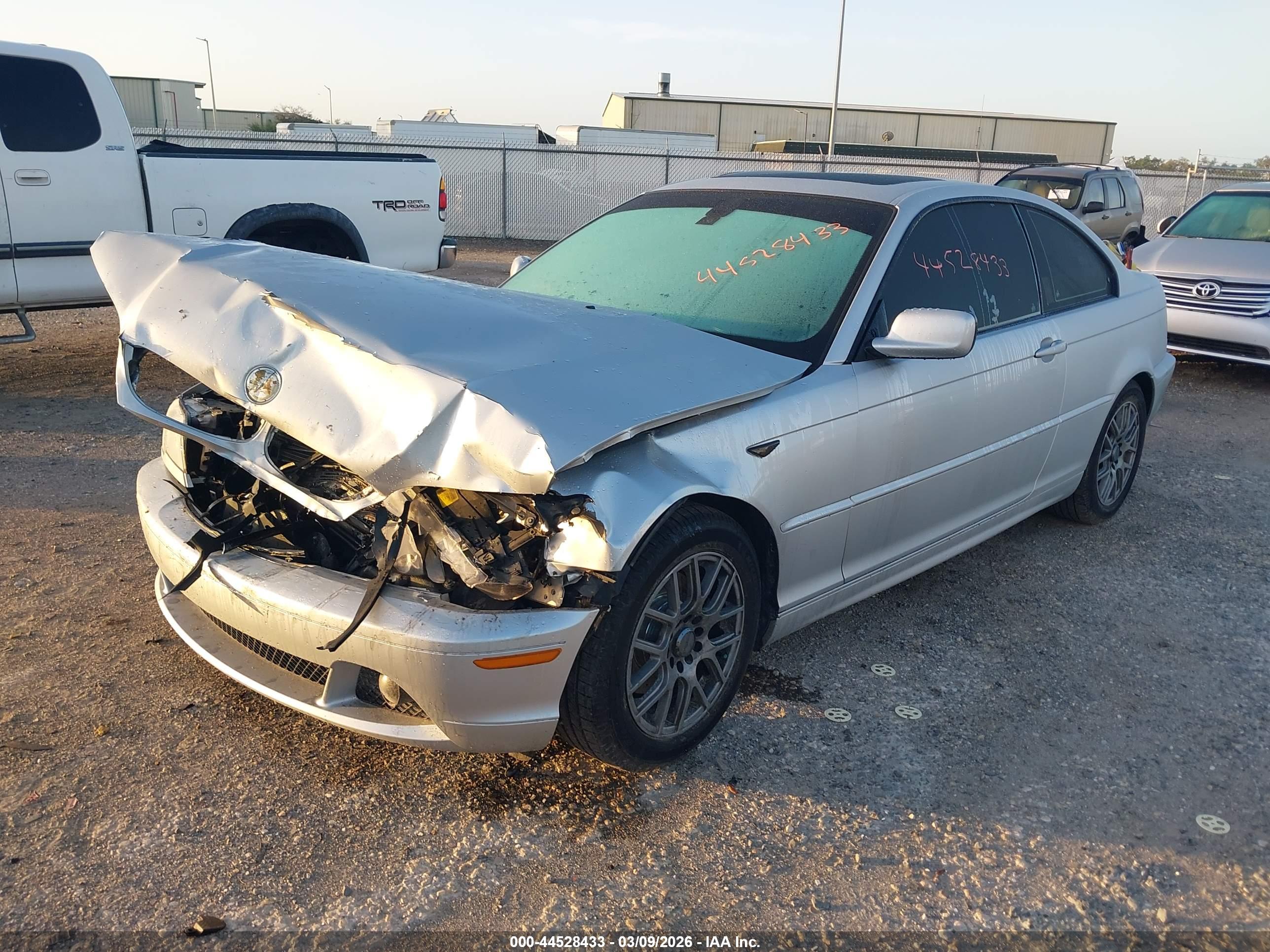 BMW 325CI image 2
