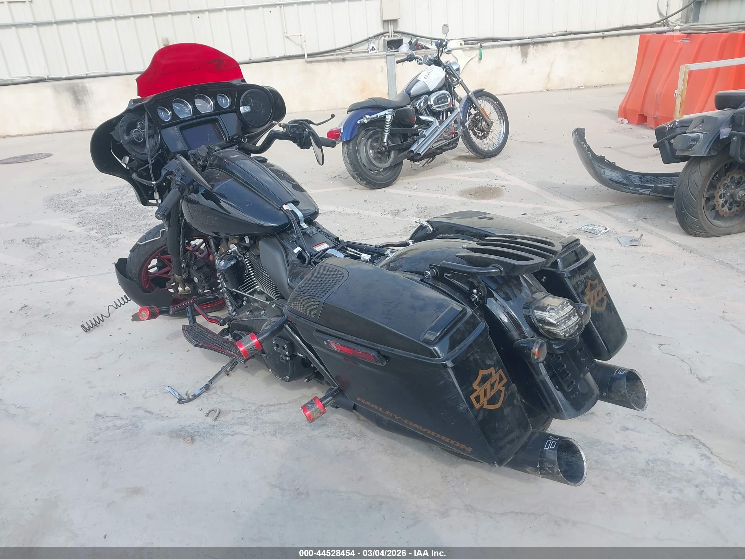 HARLEY-DAVIDSON FLHXST image 3